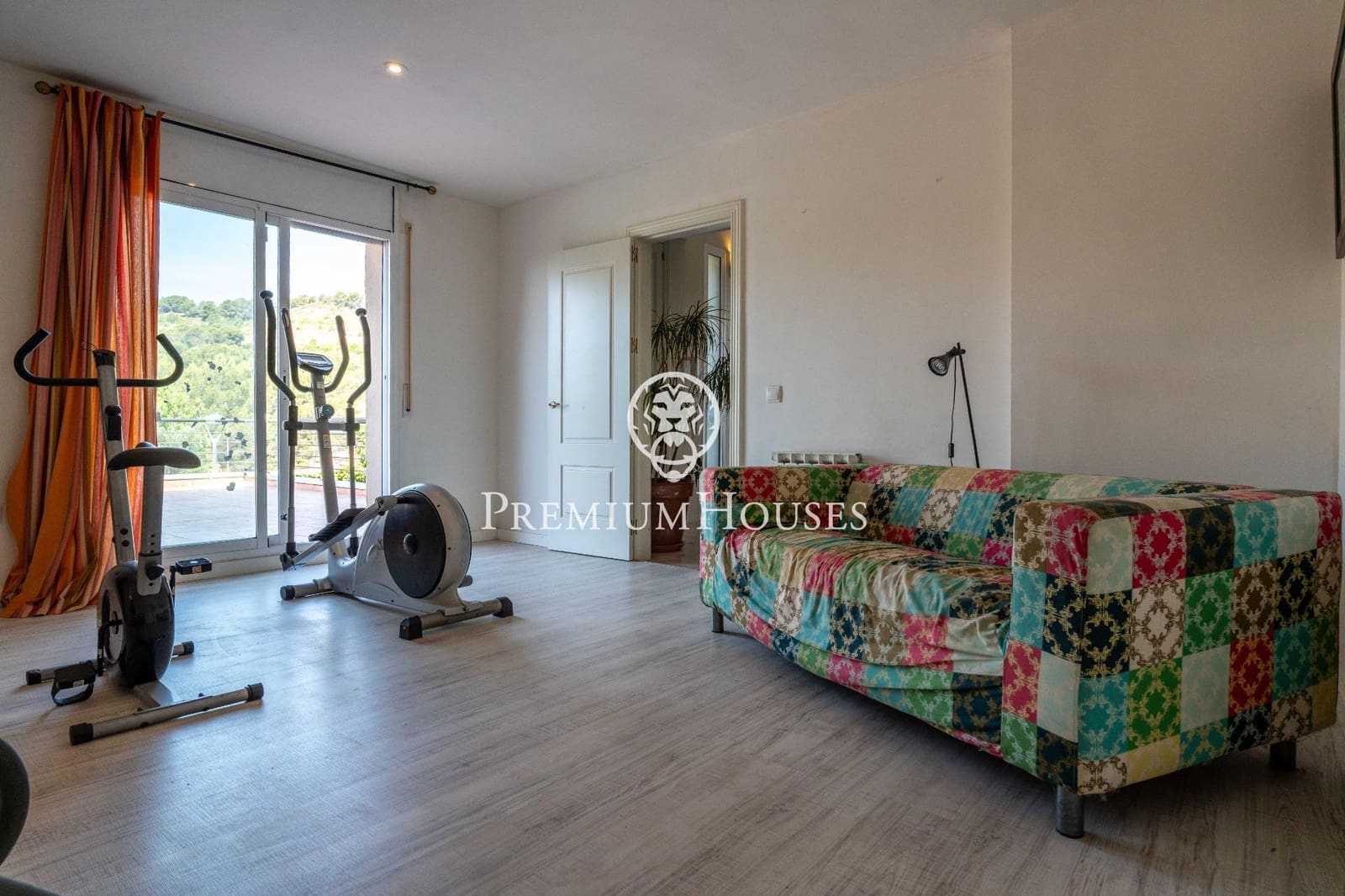 6 slaapkamer Villa te koop in Tarragona stad met zwembad garage - € 625.000 (Ref: 9879033)