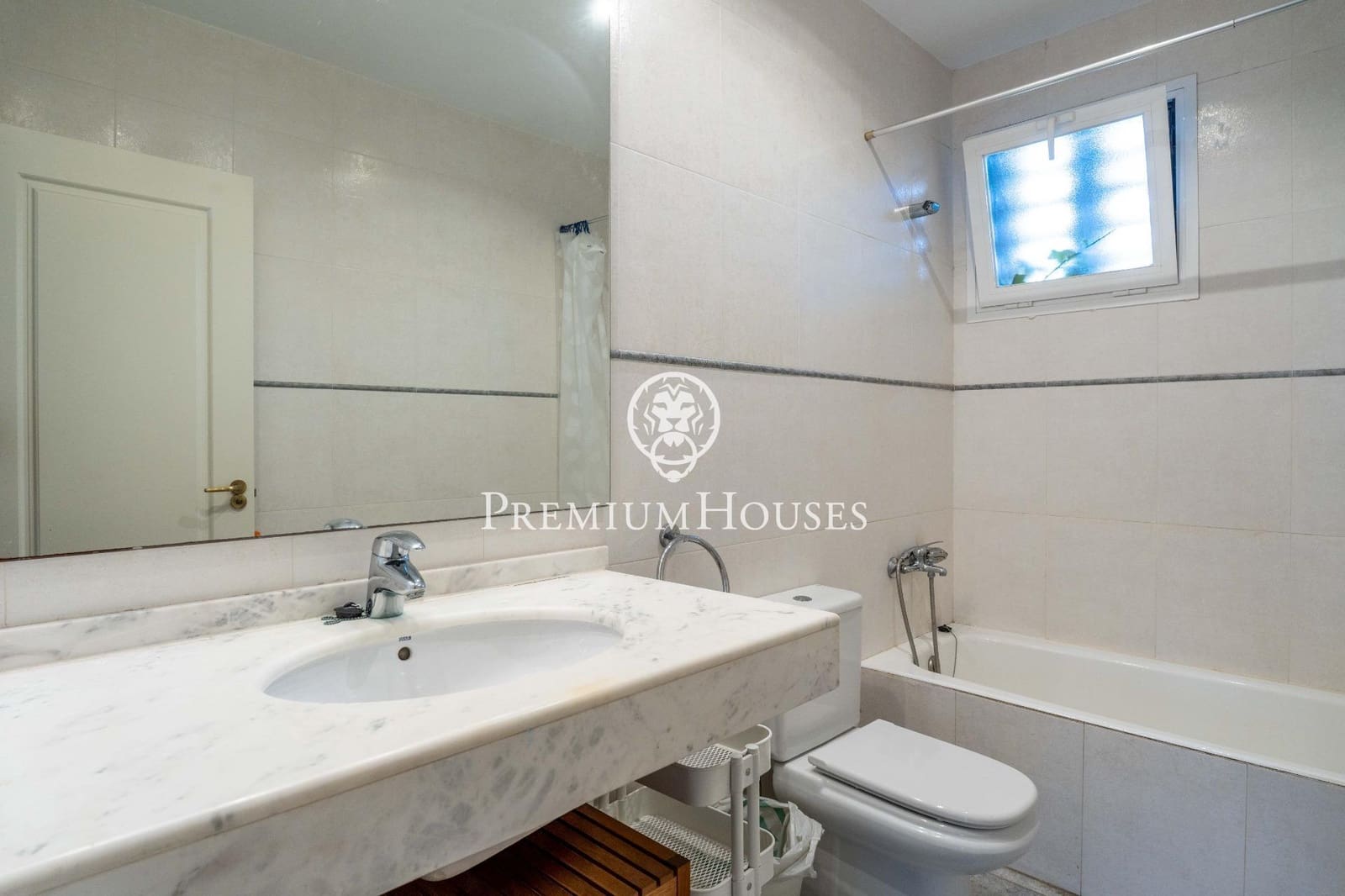 6 slaapkamer Villa te koop in Tarragona stad met zwembad garage - € 625.000 (Ref: 9879033)