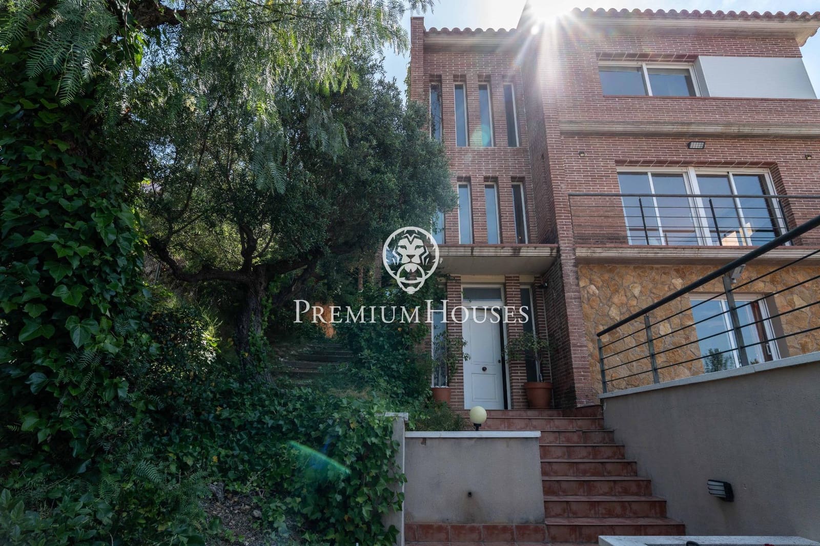 6 slaapkamer Villa te koop in Tarragona stad met zwembad garage - € 625.000 (Ref: 9879033)