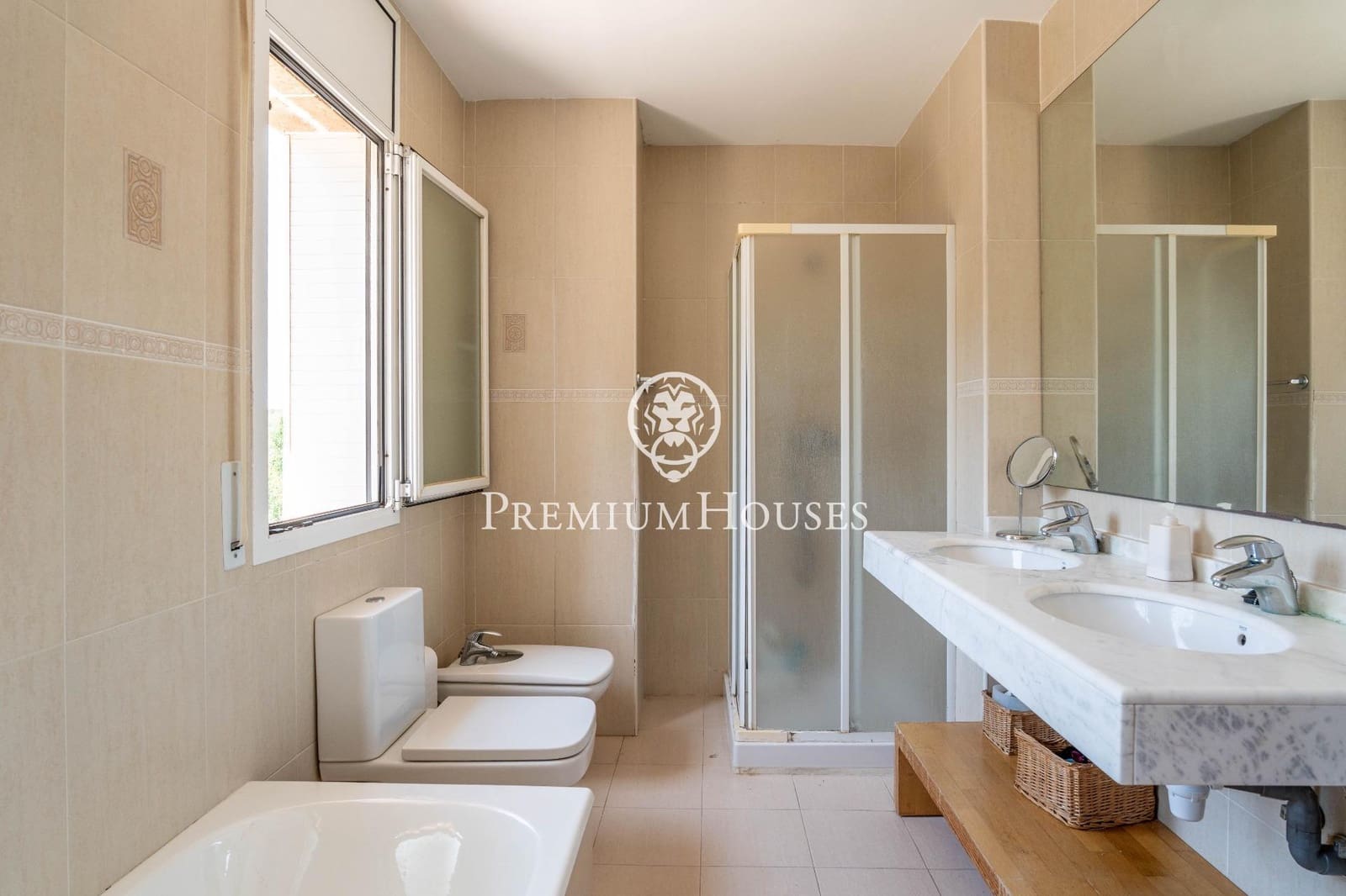 6 bedroom Villa for sale in Tarragona city with pool garage - € 625,000 (Ref: 9879033)