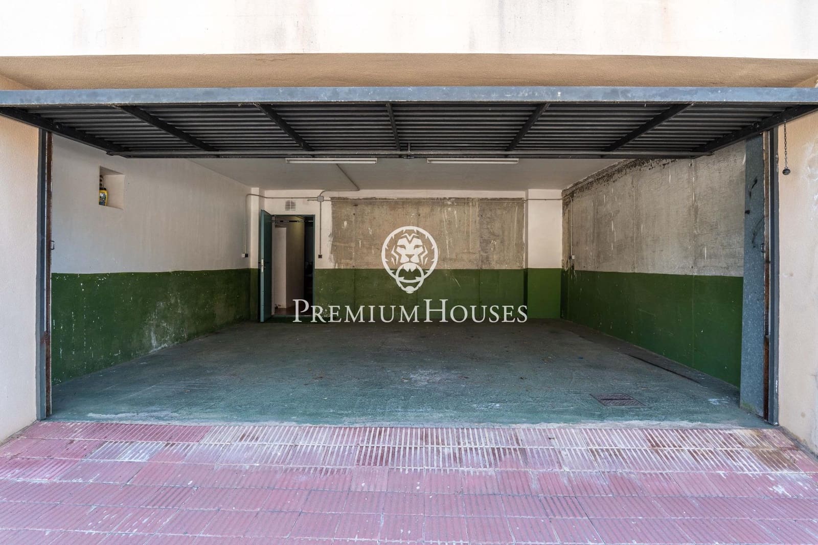6 bedroom Villa for sale in Tarragona city with pool garage - € 625,000 (Ref: 9879033)