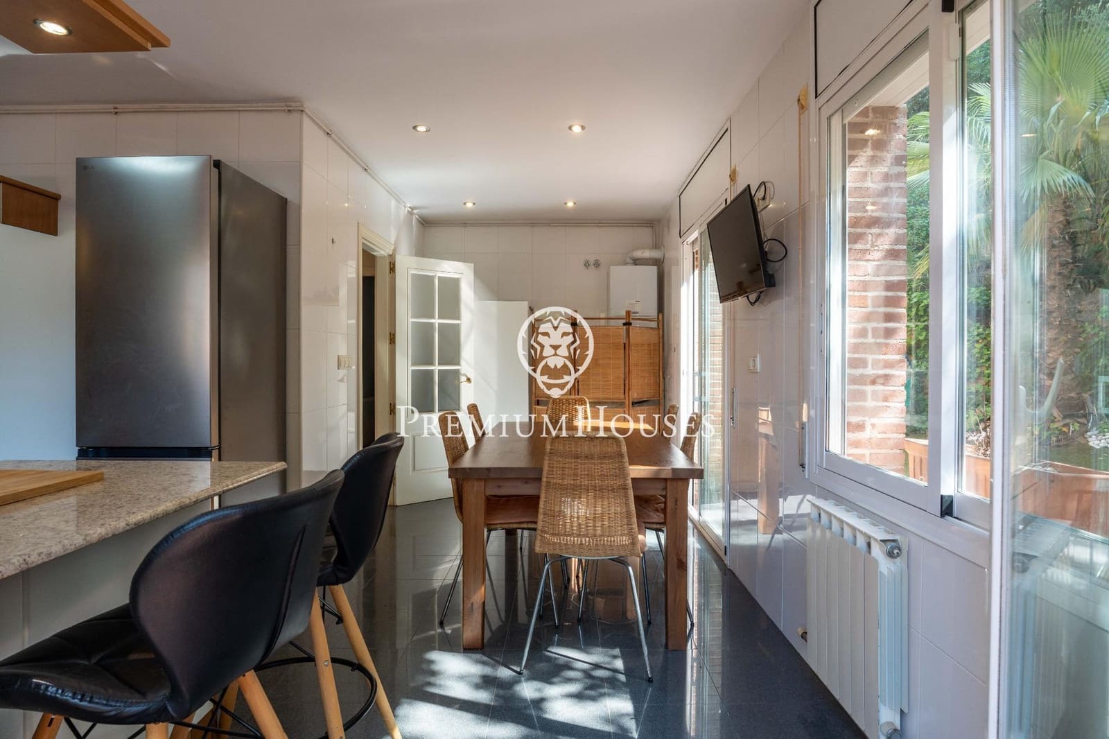 6 bedroom Villa for sale in Tarragona city with pool garage - € 625,000 (Ref: 9879033)