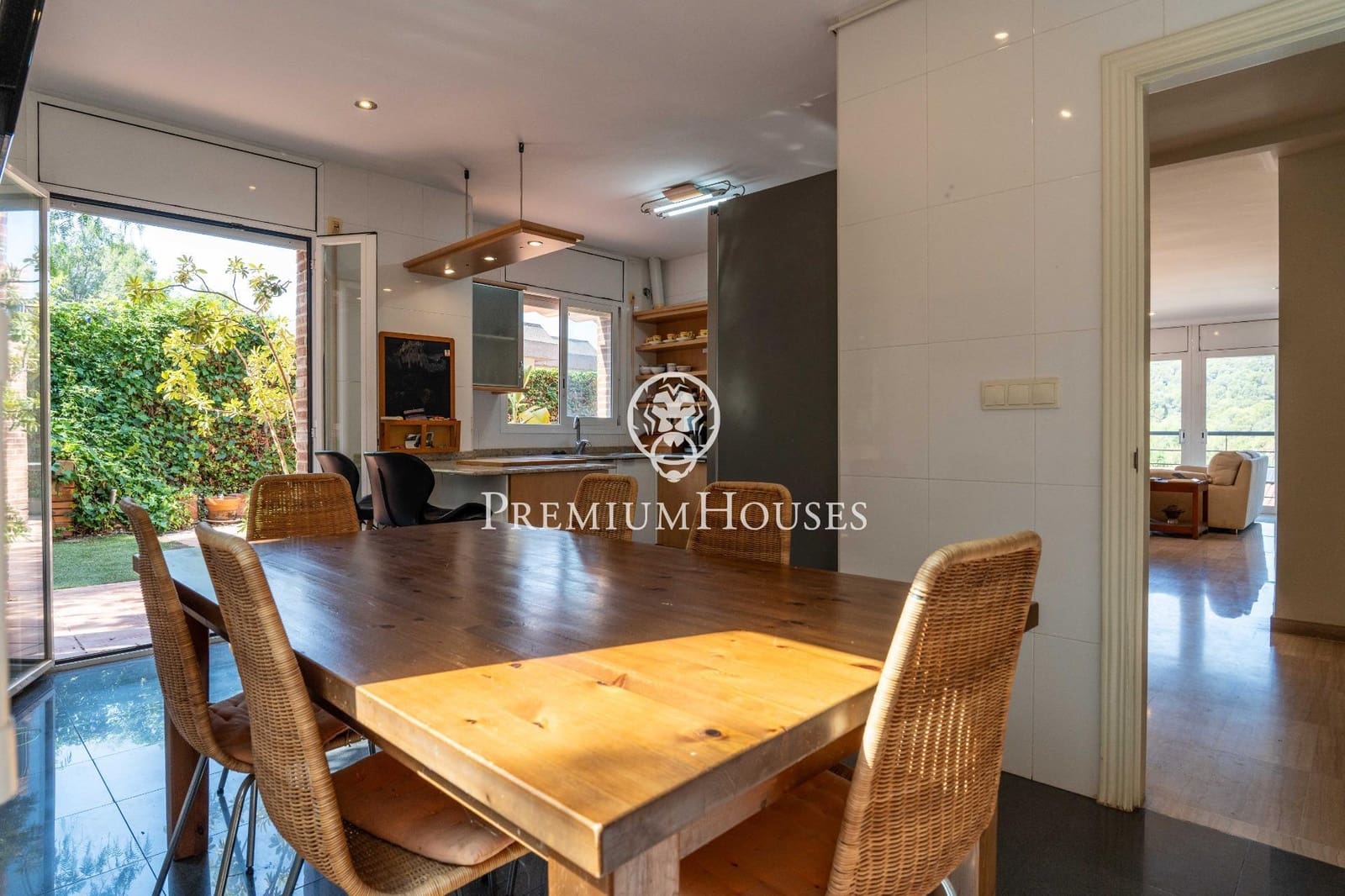 6 bedroom Villa for sale in Tarragona city with pool garage - € 625,000 (Ref: 9879033)