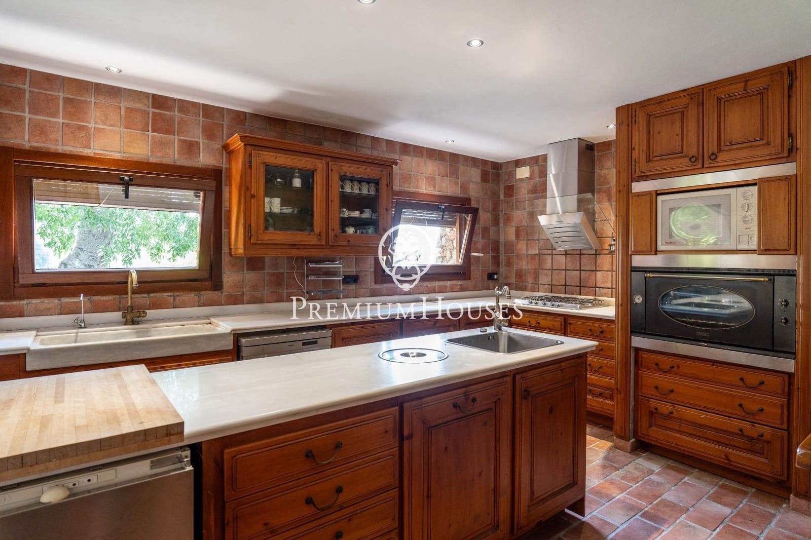 5 quarto Quinta/Casa Rural para venda em Gelida com piscina garagem - 1 600 000 € (Ref: 9882104)