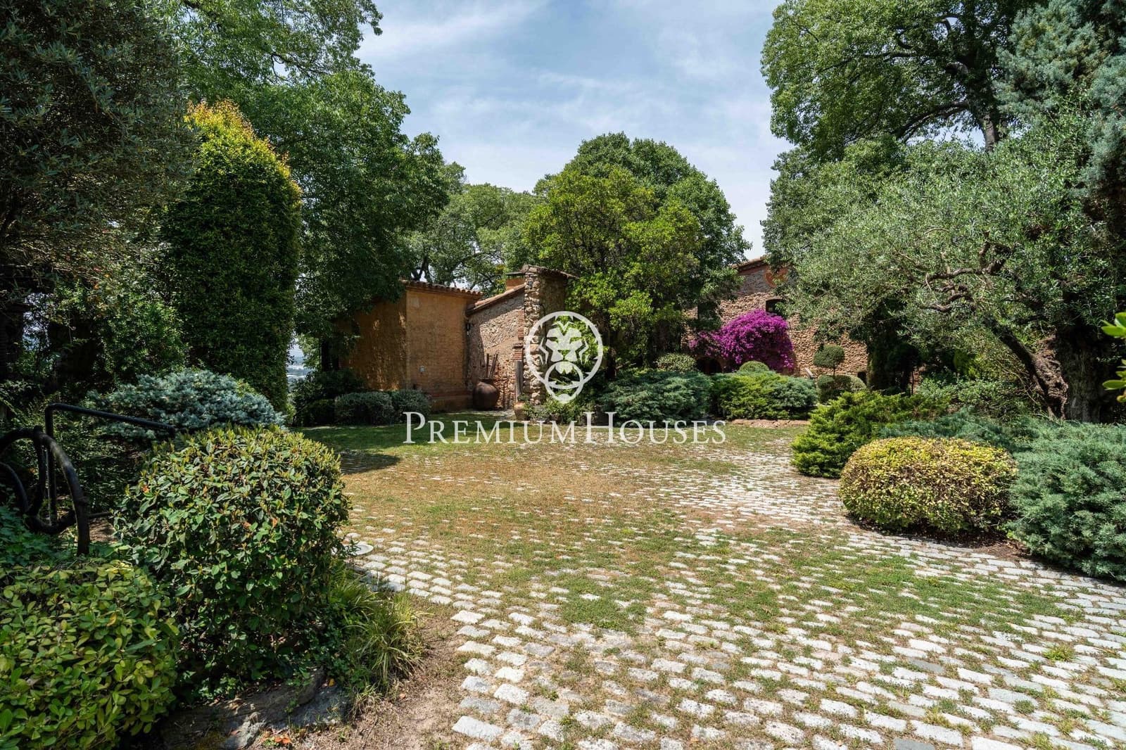 5 bedroom Finca/Country House for sale in Gelida with pool garage - € 1,600,000 (Ref: 9882104)