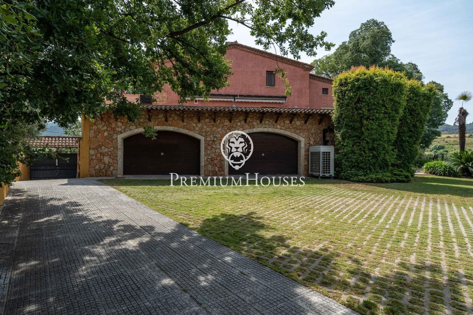 5 bedroom Finca/Country House for sale in Gelida with pool garage - € 1,600,000 (Ref: 9882104)
