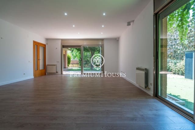 Chalet de 4 habitaciones en El Catllar en venta - 675.000 € (Ref: 9908215)