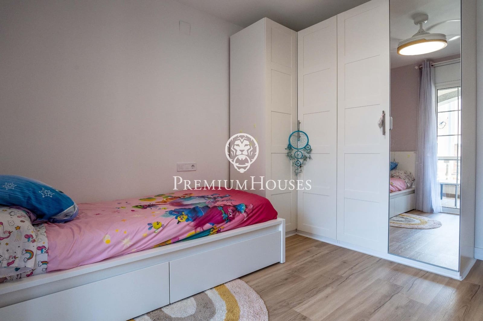 4 makuuhuone Rivitalo myytävänä paikassa Vilanova i la Geltru mukana 
autotalli - 399 000 € (Ref: 9916061)