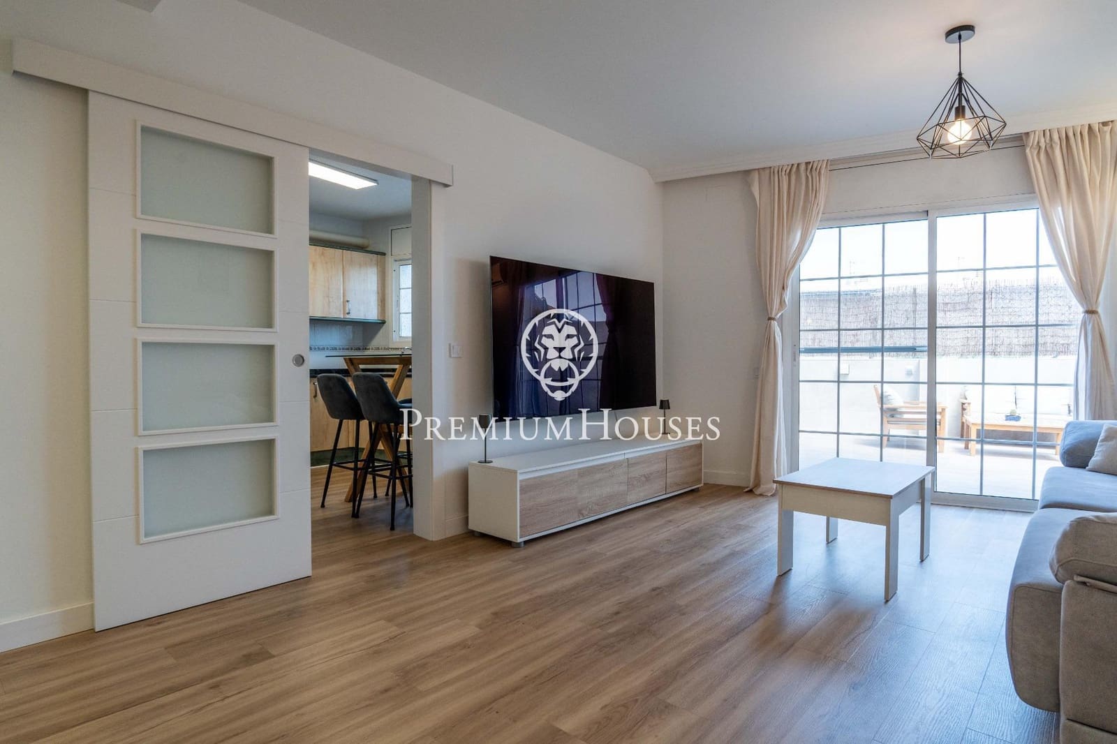 4 makuuhuone Rivitalo myytävänä paikassa Vilanova i la Geltru mukana 
autotalli - 399 000 € (Ref: 9916061)