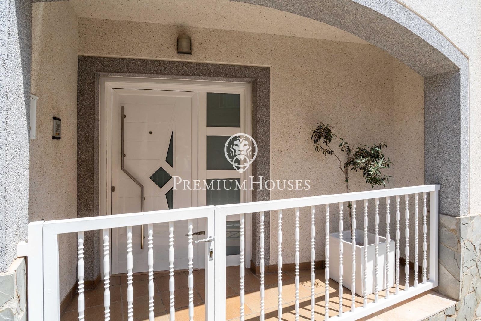 4 makuuhuone Rivitalo myytävänä paikassa Vilanova i la Geltru mukana 
autotalli - 399 000 € (Ref: 9916061)