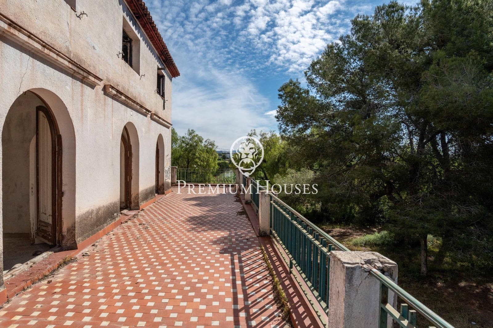 8 bedroom Finca/Country House for sale in Vilanova i la Geltru - € 720,000 (Ref: 9922537)