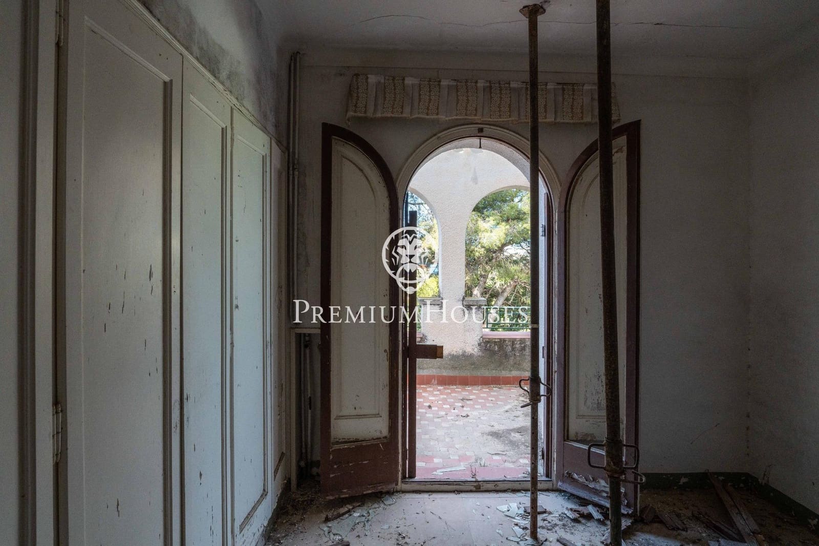 8 bedroom Finca/Country House for sale in Vilanova i la Geltru - € 720,000 (Ref: 9922537)