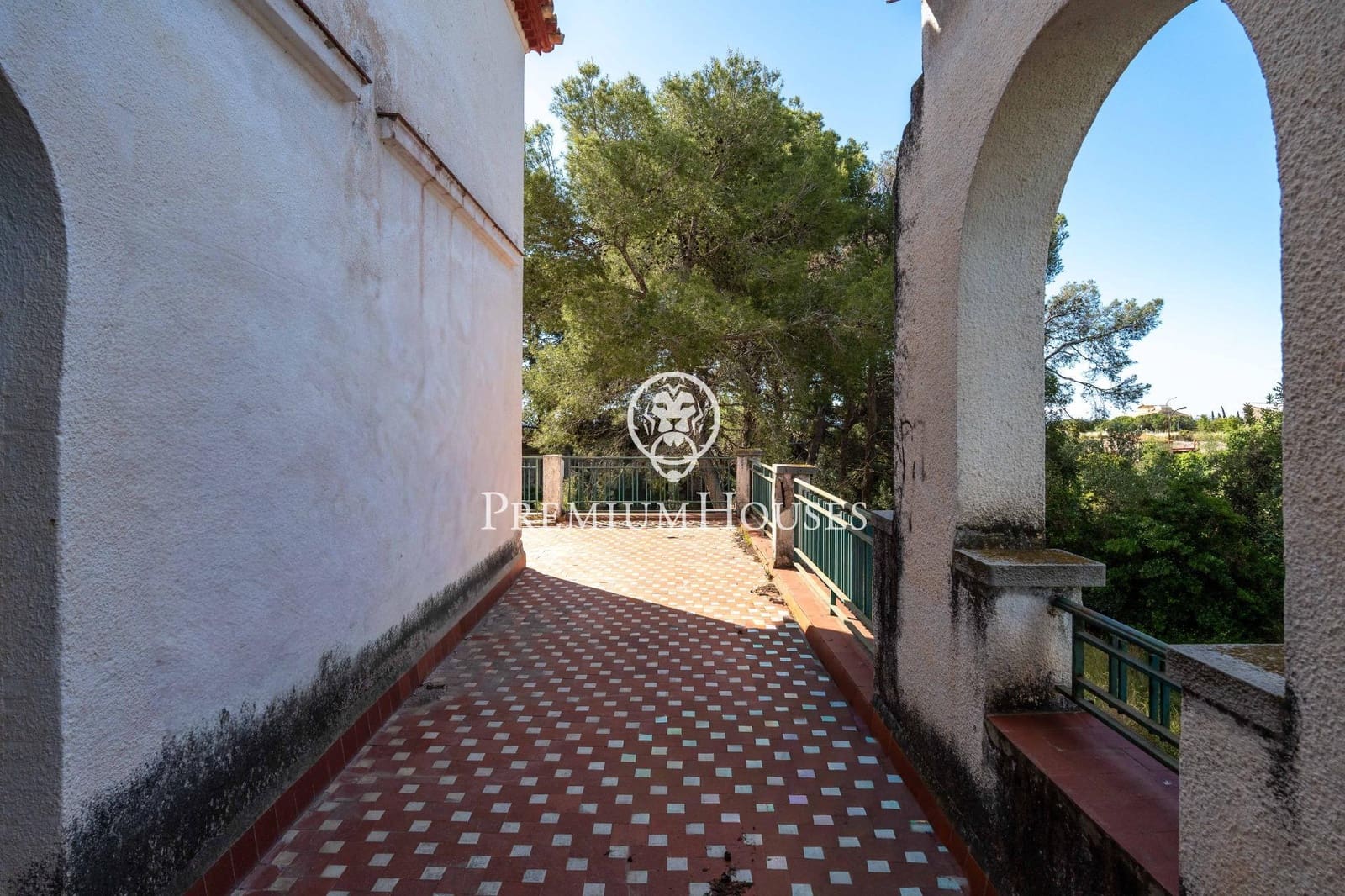 8 bedroom Finca/Country House for sale in Vilanova i la Geltru - € 720,000 (Ref: 9922537)