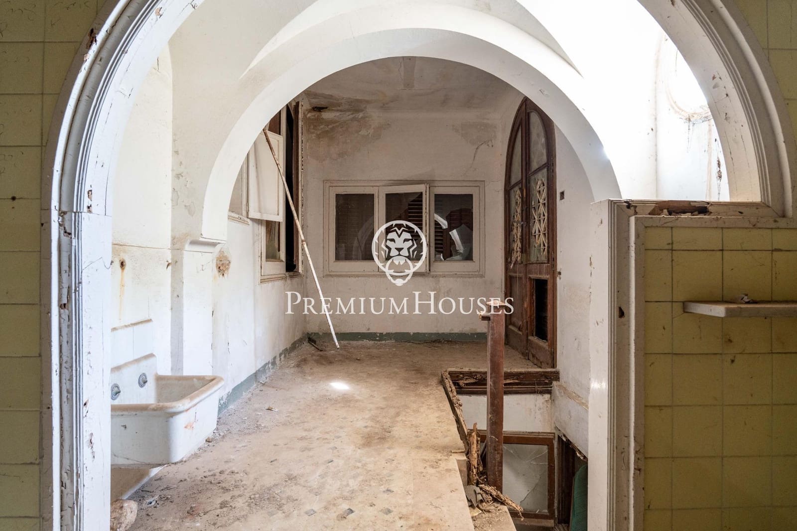 8 bedroom Finca/Country House for sale in Vilanova i la Geltru - € 720,000 (Ref: 9922537)