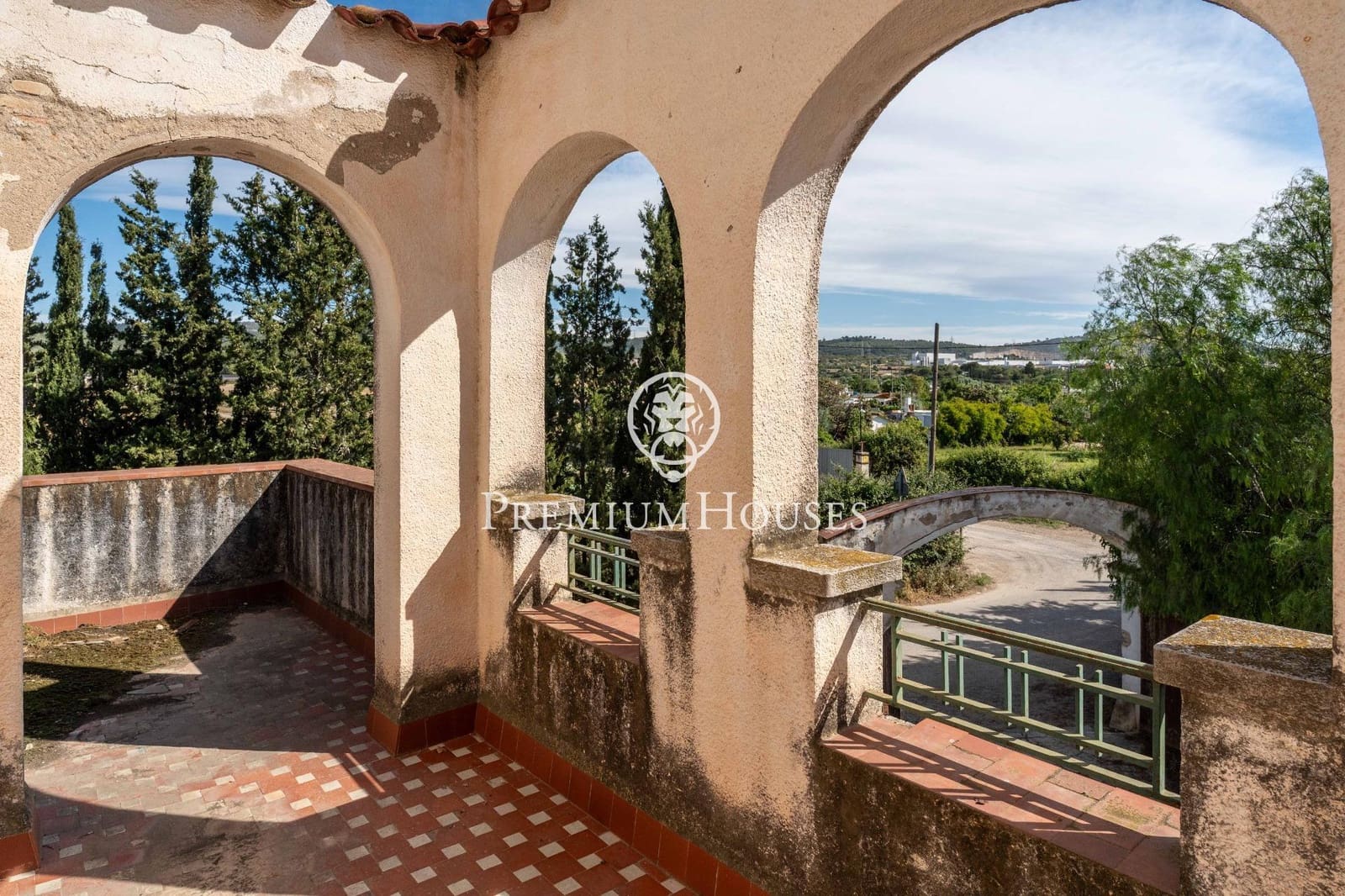8 bedroom Finca/Country House for sale in Vilanova i la Geltru - € 720,000 (Ref: 9922537)
