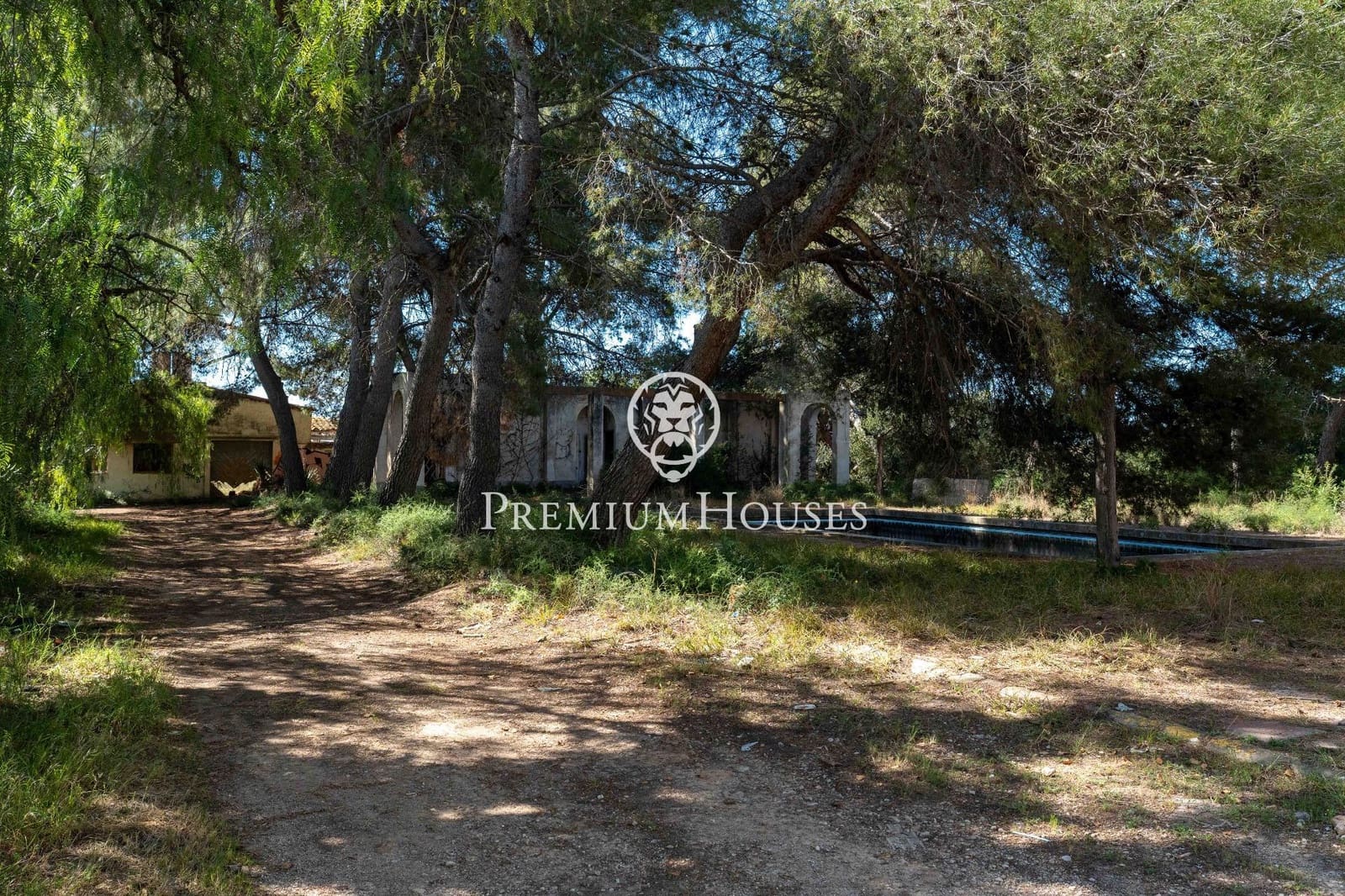 8 bedroom Finca/Country House for sale in Vilanova i la Geltru - € 720,000 (Ref: 9922537)