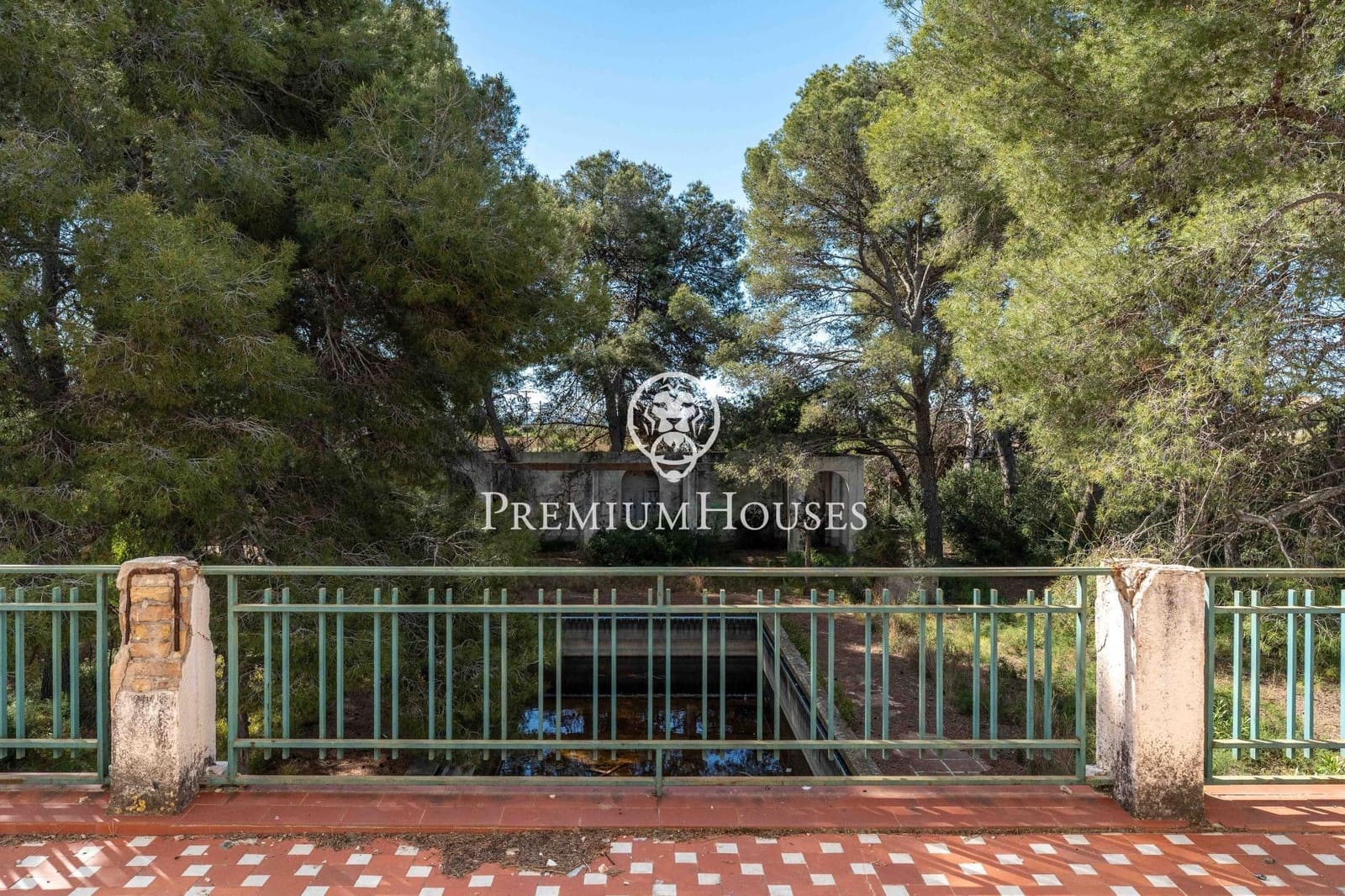 8 bedroom Finca/Country House for sale in Vilanova i la Geltru - € 720,000 (Ref: 9922537)