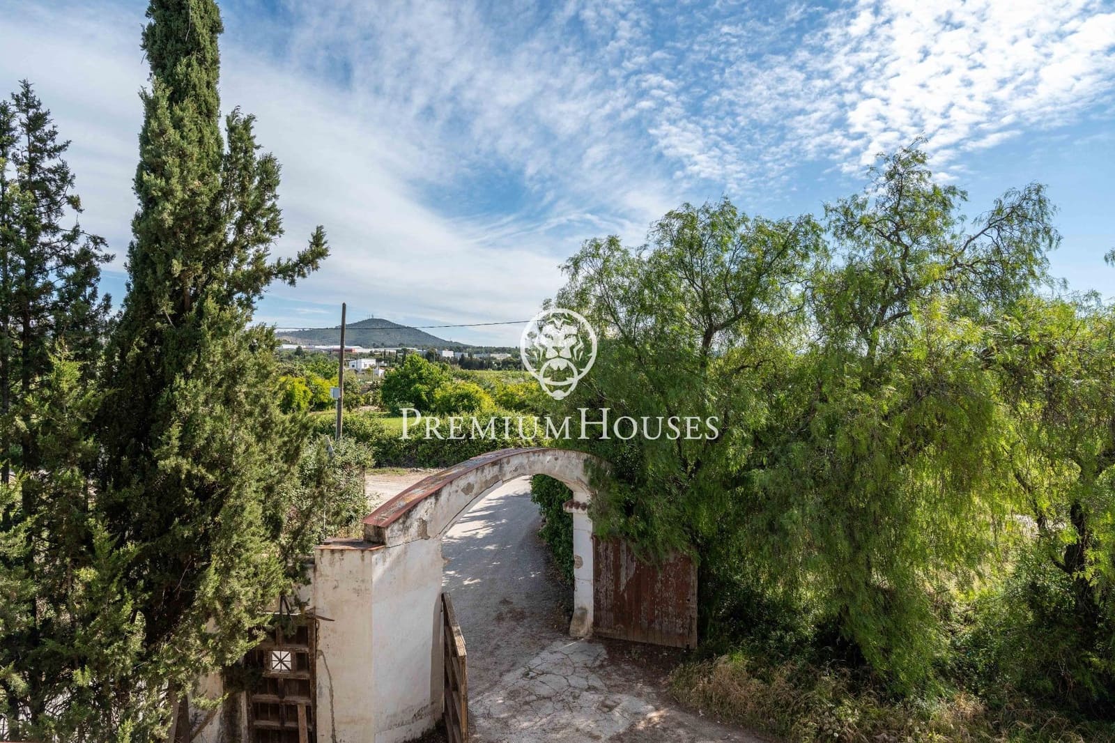 8 bedroom Finca/Country House for sale in Vilanova i la Geltru - € 720,000 (Ref: 9922537)