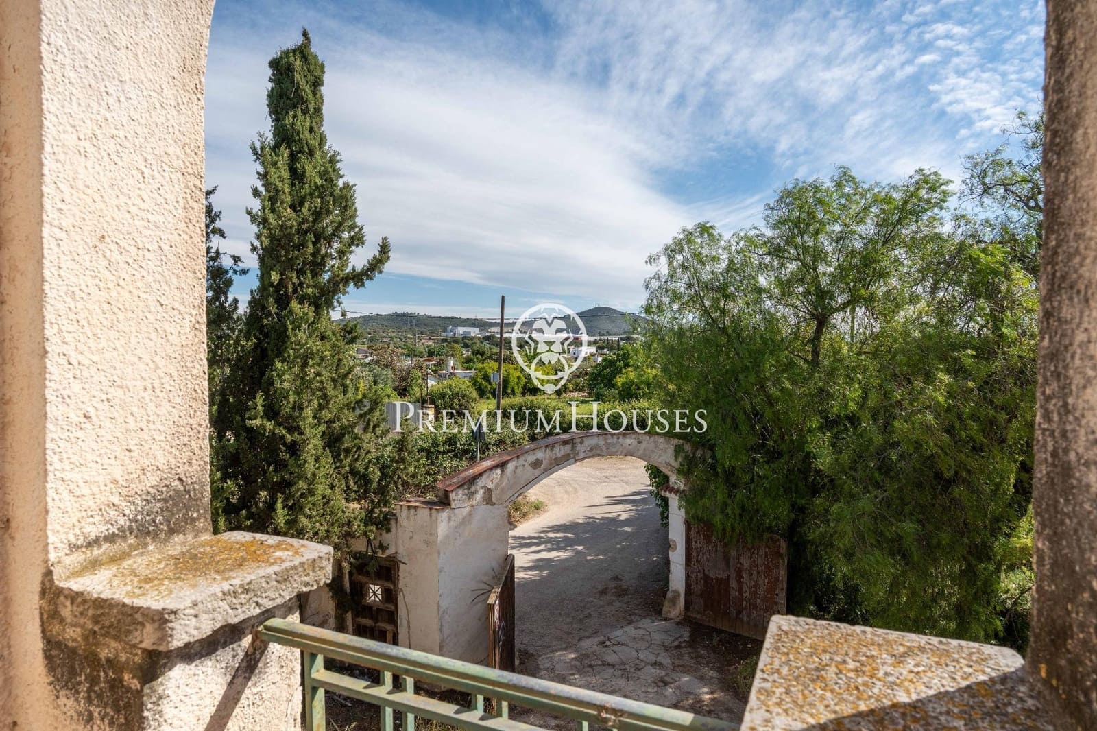 8 bedroom Finca/Country House for sale in Vilanova i la Geltru - € 720,000 (Ref: 9922537)