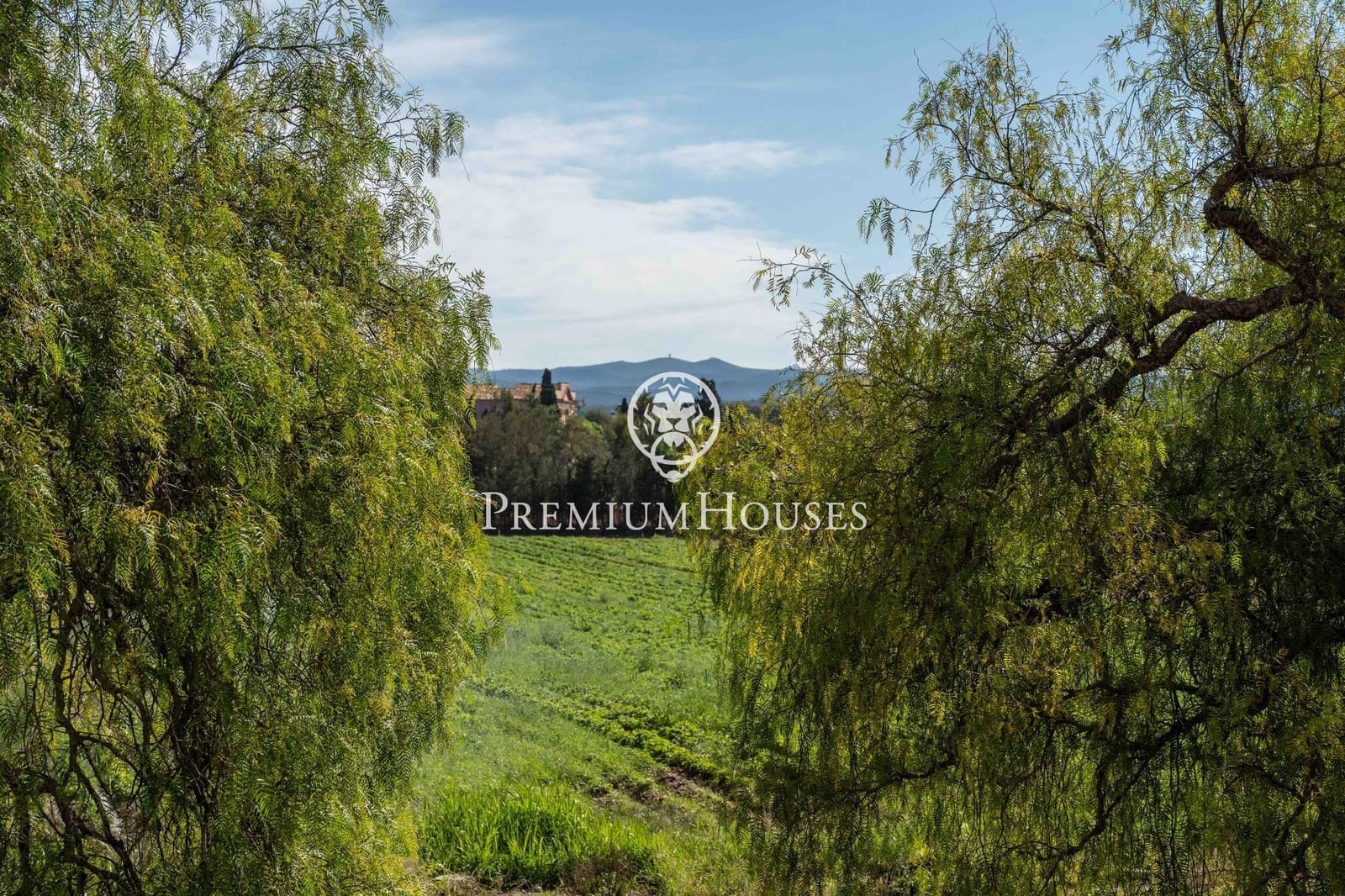 8 bedroom Finca/Country House for sale in Vilanova i la Geltru - € 720,000 (Ref: 9922537)