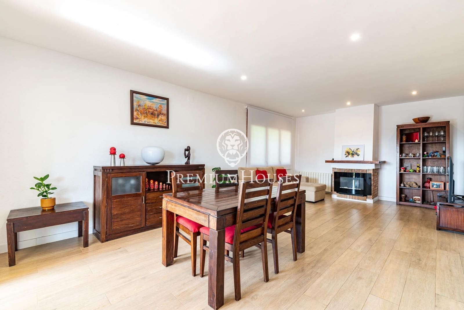 5 bedroom Villa for sale in Castelldefels with pool garage - € 1,330,000 (Ref: 9922538)