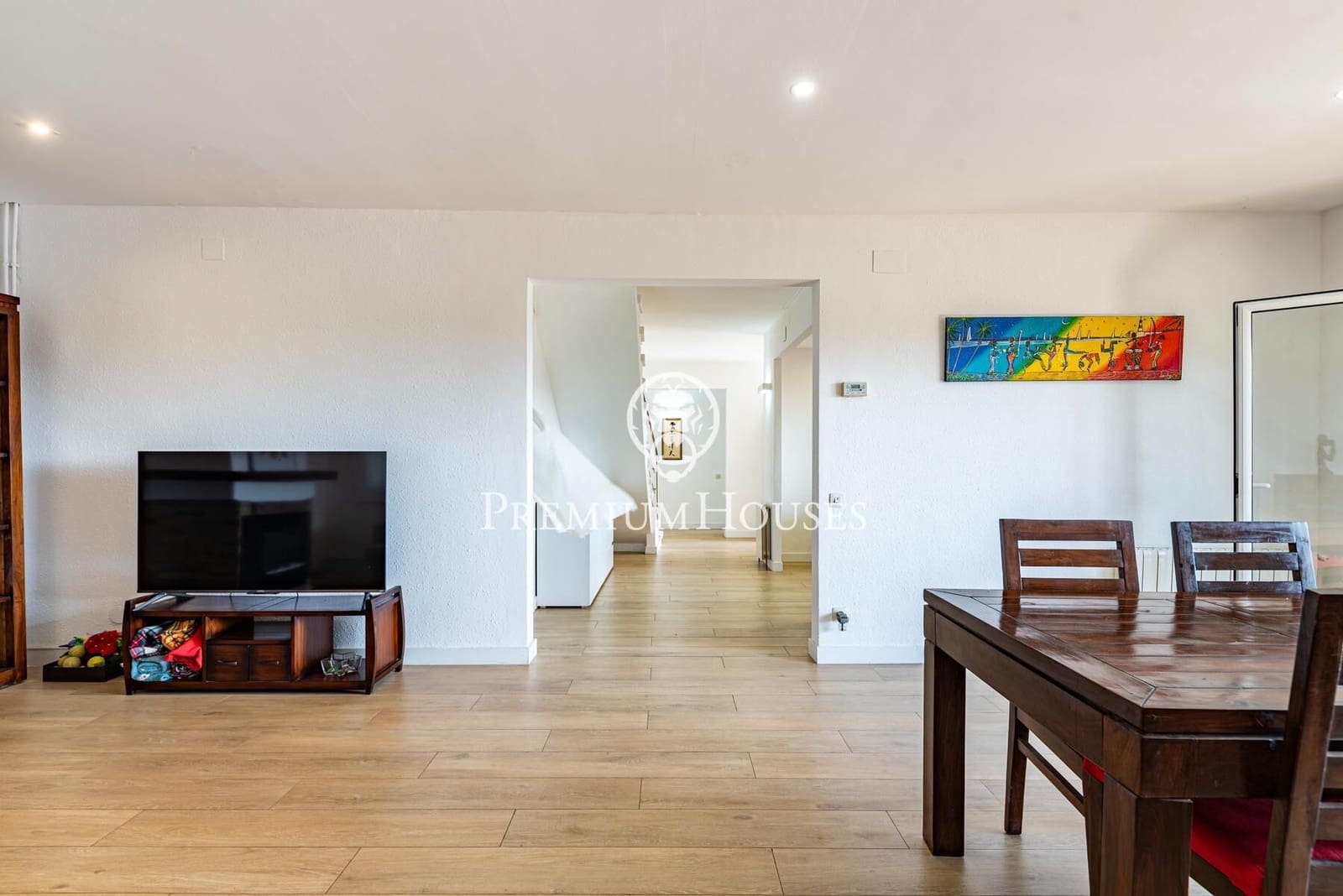 5 bedroom Villa for sale in Castelldefels with pool garage - € 1,330,000 (Ref: 9922538)