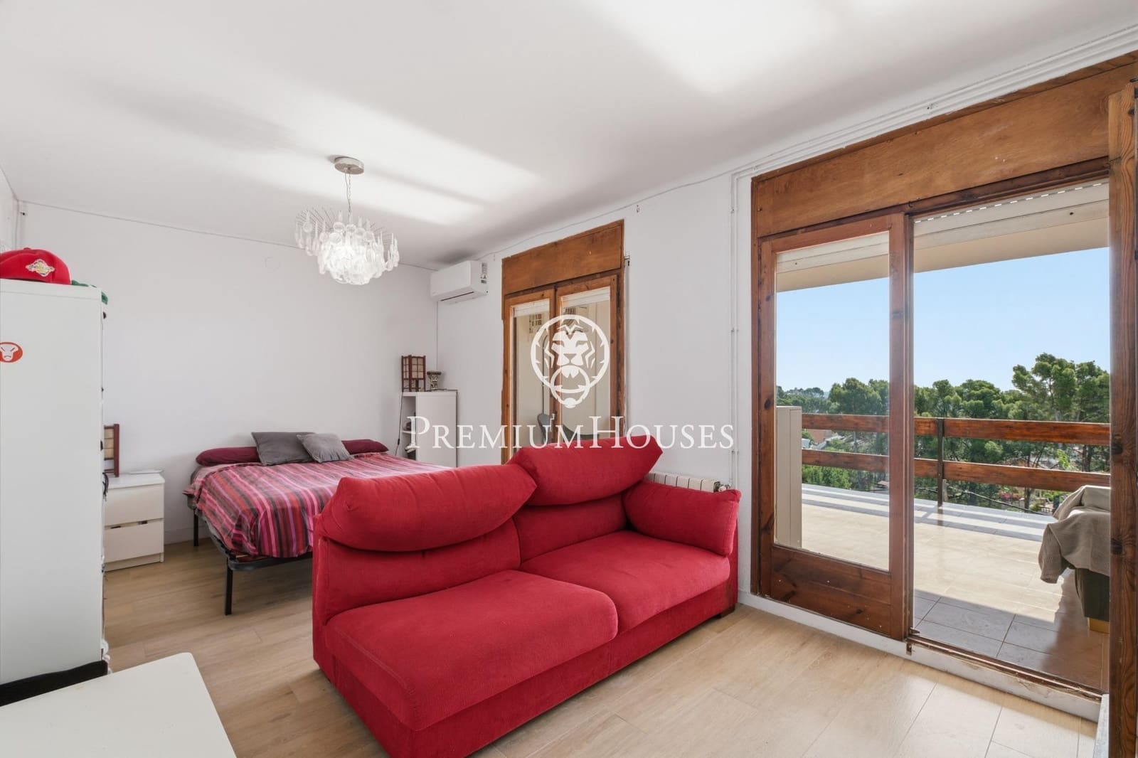 5 bedroom Villa for sale in Castelldefels with pool garage - € 1,330,000 (Ref: 9922538)