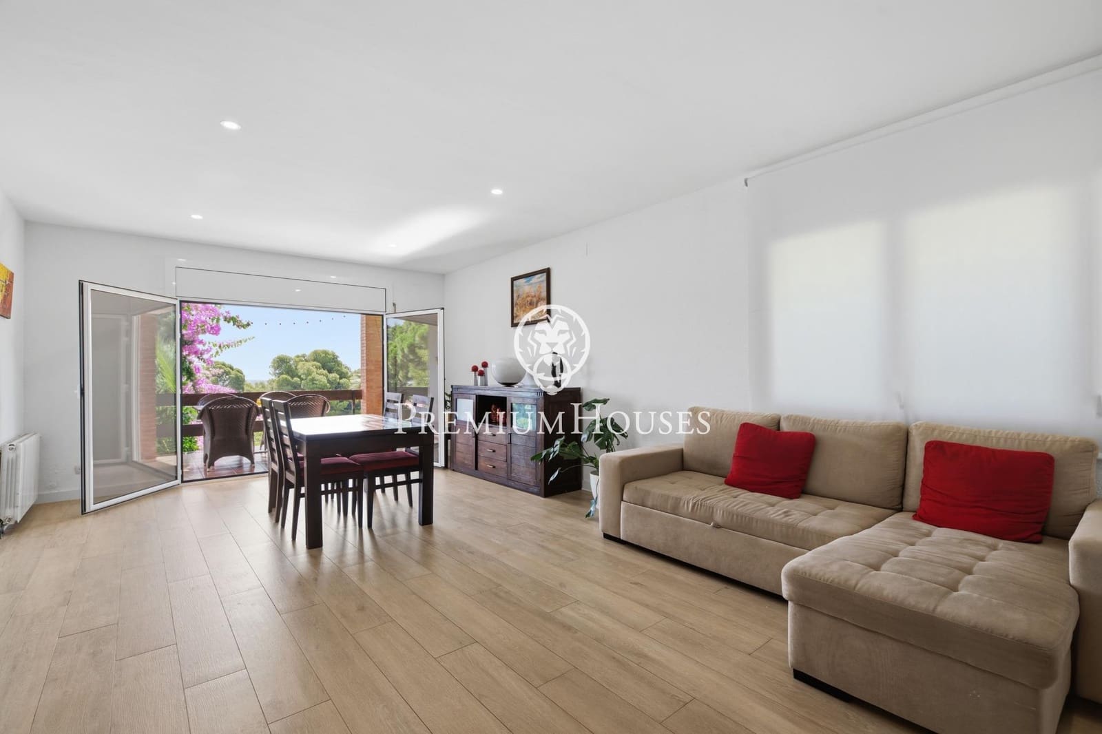 5 bedroom Villa for sale in Castelldefels with pool garage - € 1,330,000 (Ref: 9922538)