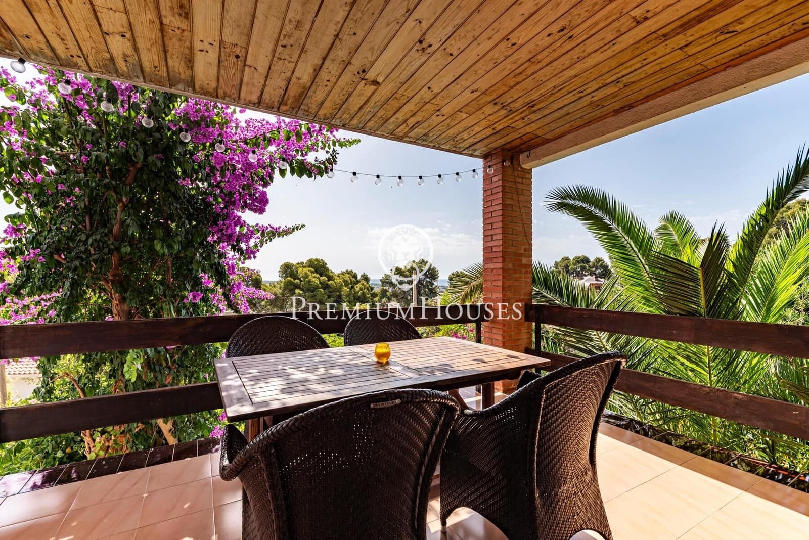 5 bedroom Villa for sale in Castelldefels with pool garage - € 1,330,000 (Ref: 9922538)