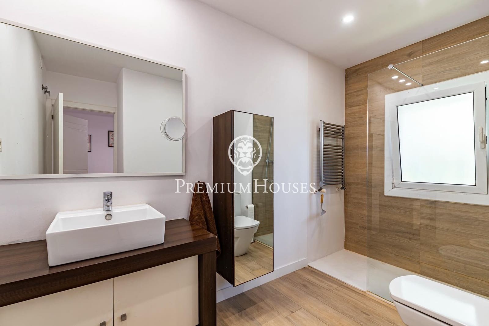 5 bedroom Villa for sale in Castelldefels with pool garage - € 1,330,000 (Ref: 9922538)