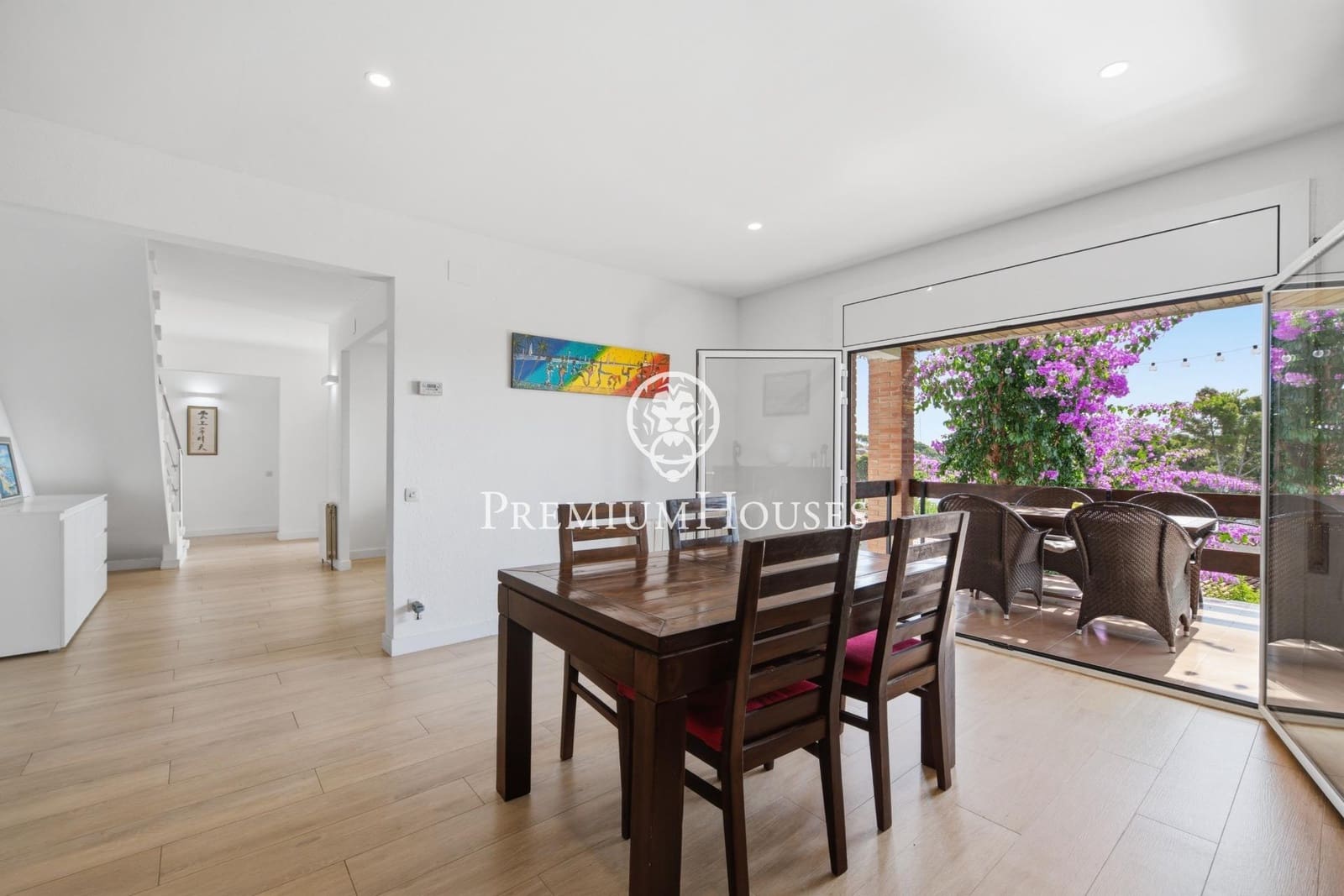 5 bedroom Villa for sale in Castelldefels with pool garage - € 1,330,000 (Ref: 9922538)