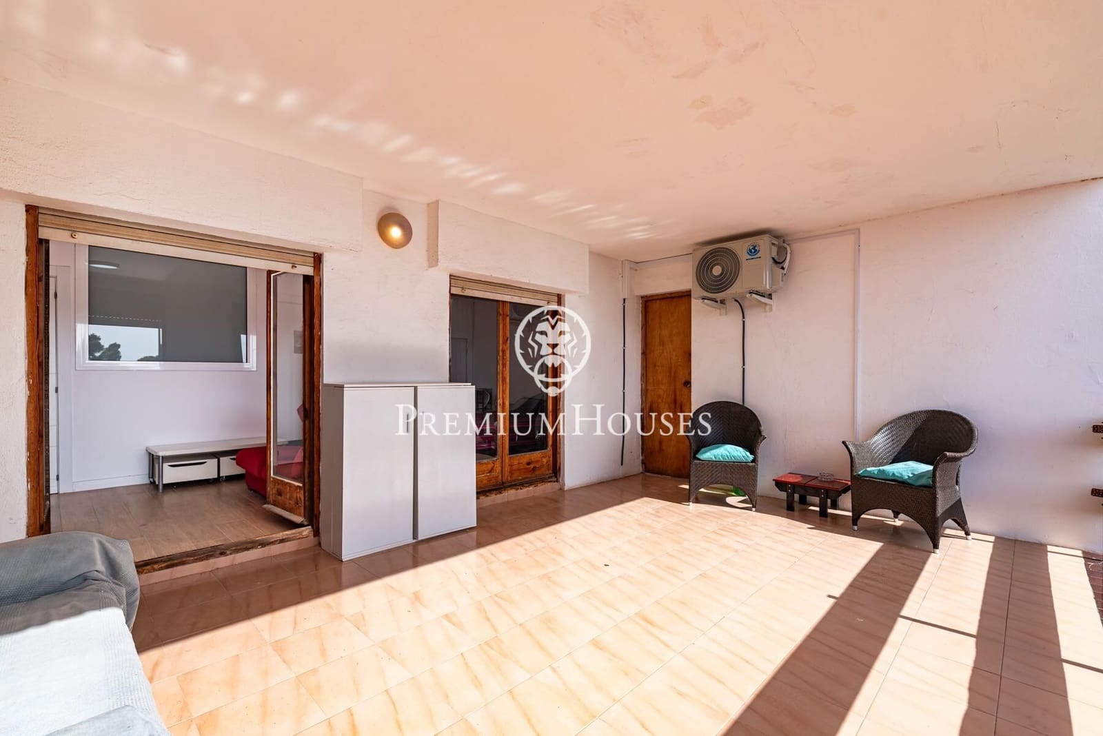 5 bedroom Villa for sale in Castelldefels with pool garage - € 1,330,000 (Ref: 9922538)