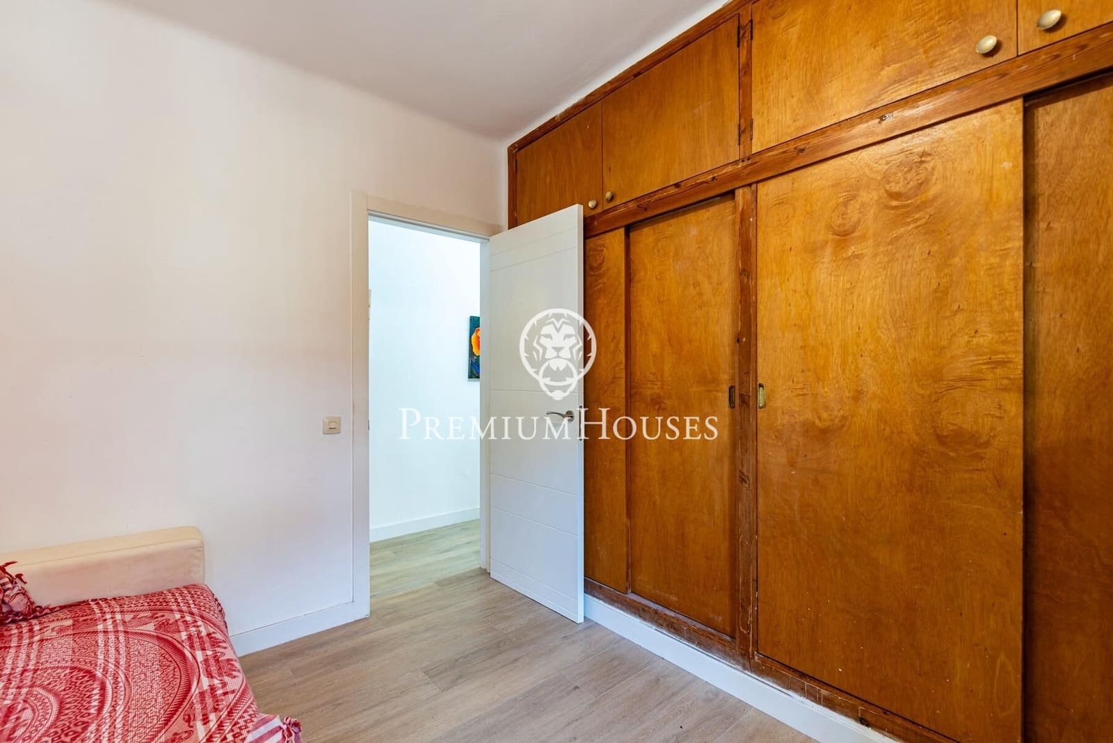 5 bedroom Villa for sale in Castelldefels with pool garage - € 1,330,000 (Ref: 9922538)