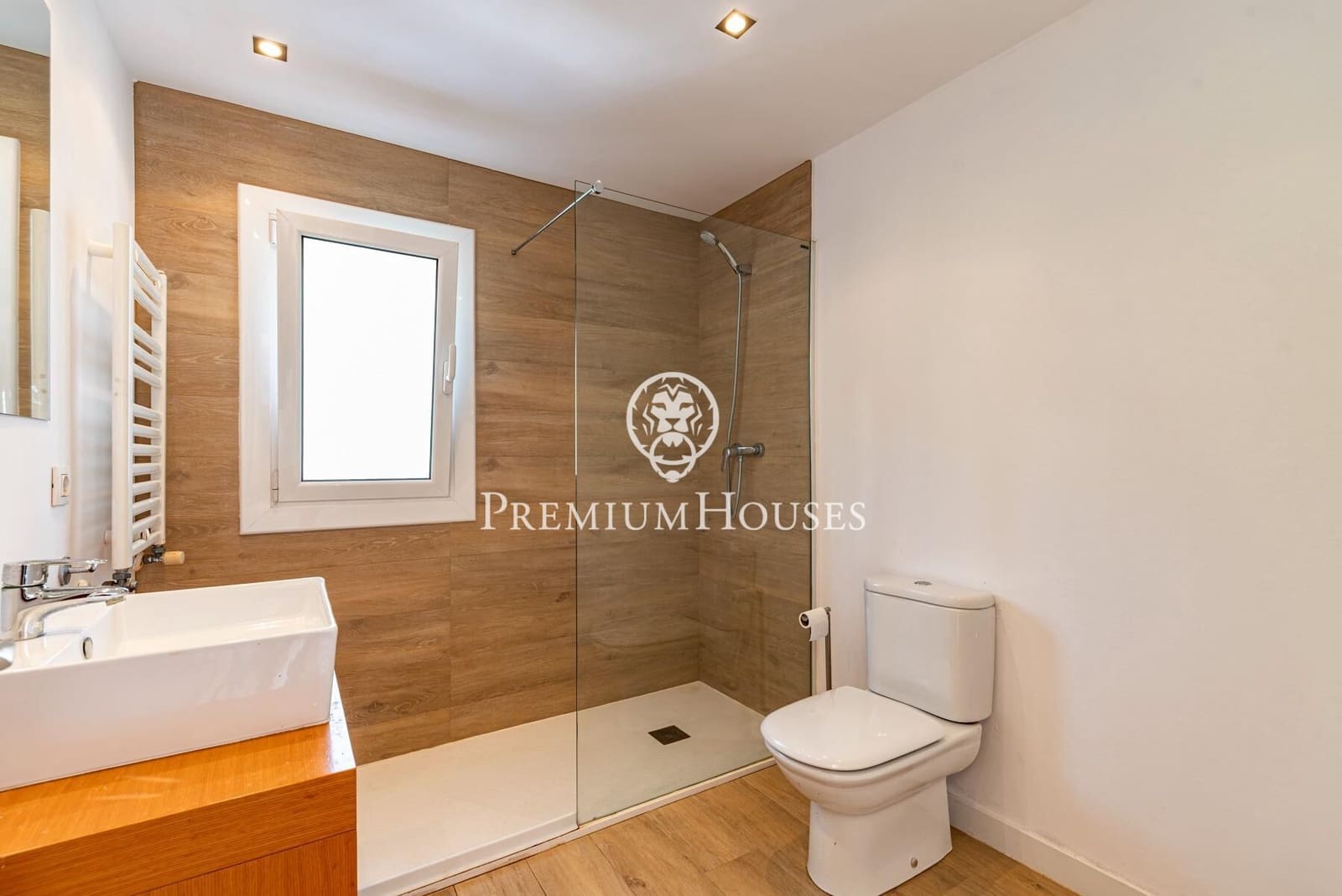 5 bedroom Villa for sale in Castelldefels with pool garage - € 1,330,000 (Ref: 9922538)