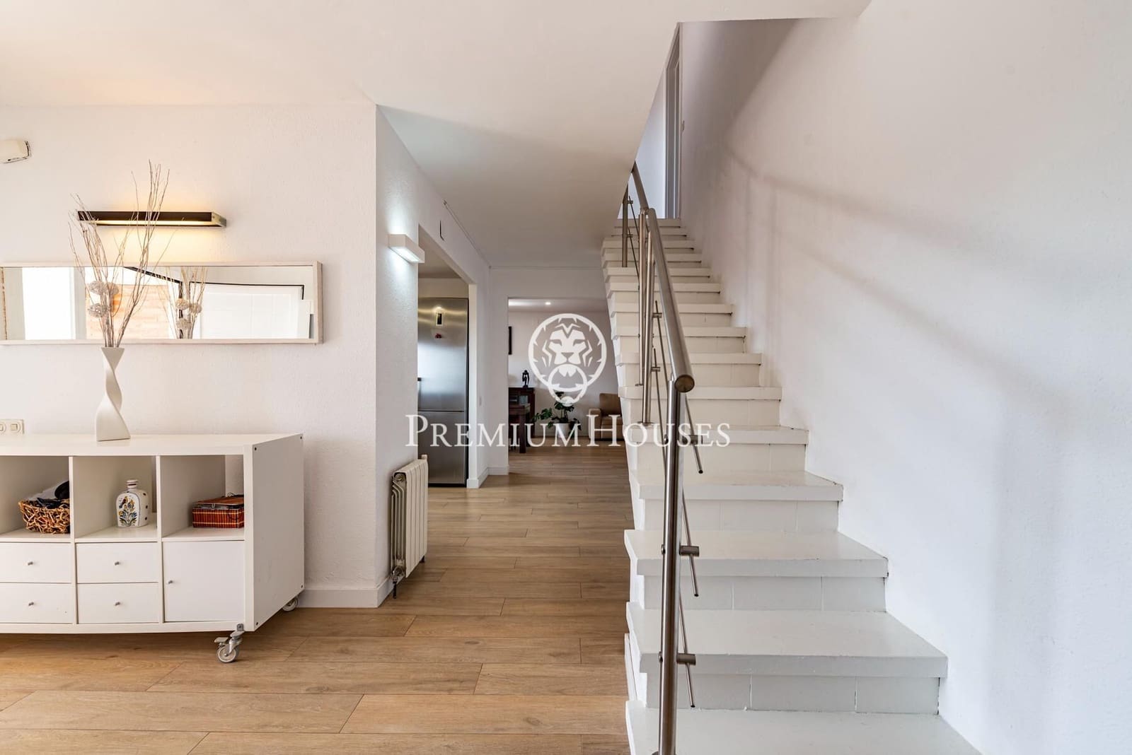 5 bedroom Villa for sale in Castelldefels with pool garage - € 1,330,000 (Ref: 9922538)
