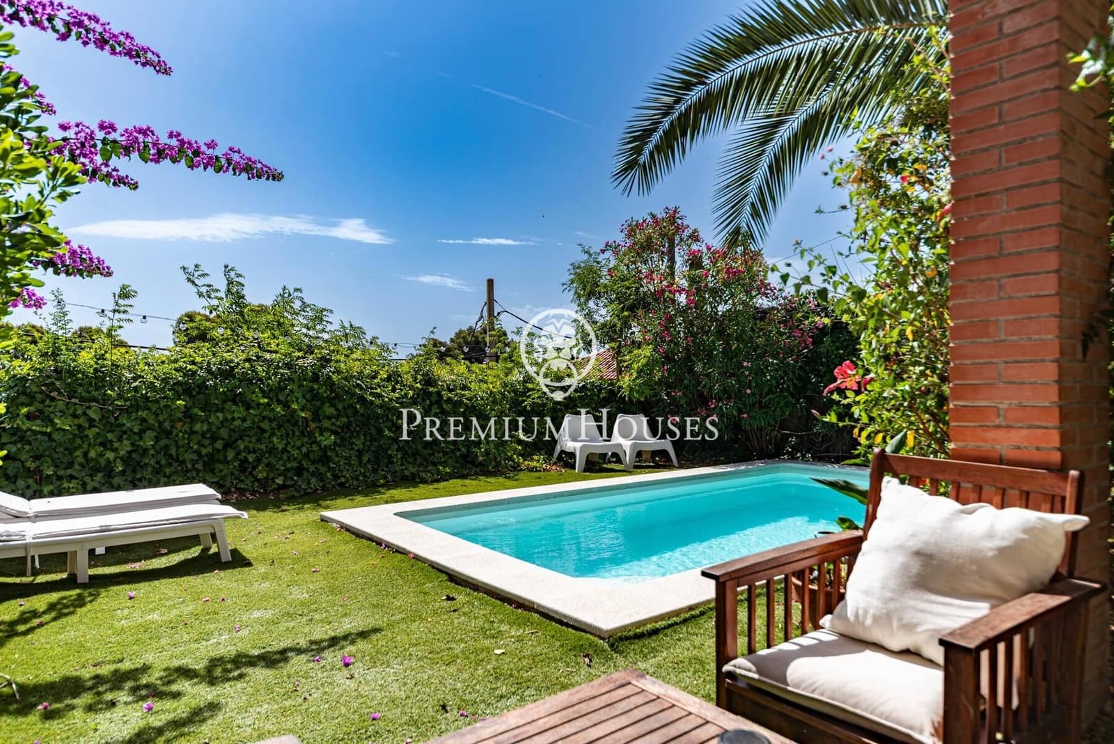 5 bedroom Villa for sale in Castelldefels with pool garage - € 1,330,000 (Ref: 9922538)