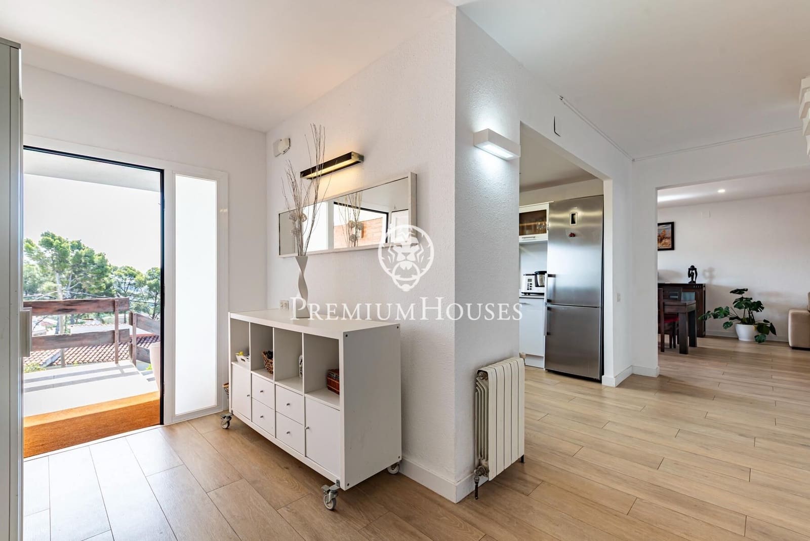 5 bedroom Villa for sale in Castelldefels with pool garage - € 1,330,000 (Ref: 9922538)