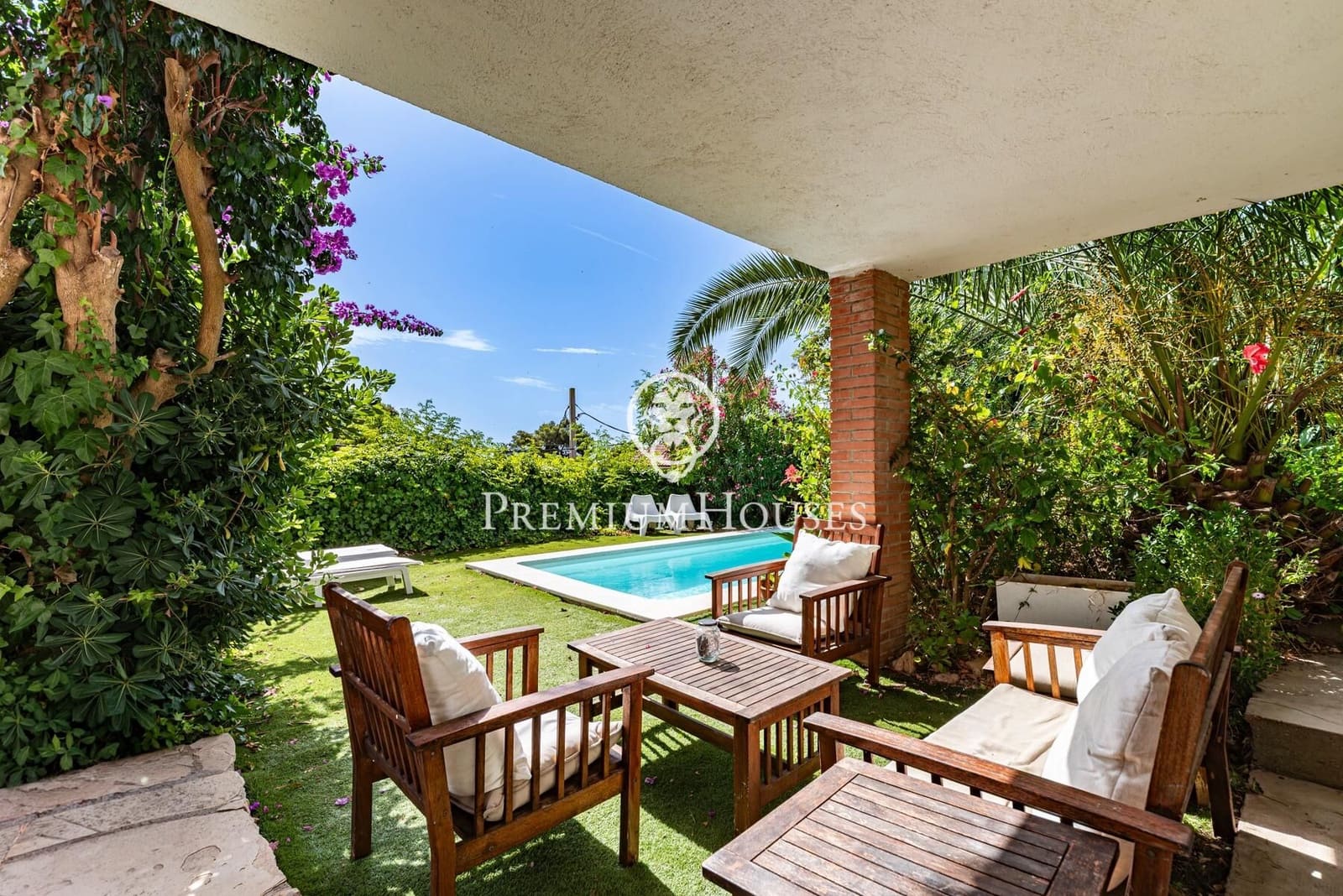 5 bedroom Villa for sale in Castelldefels with pool garage - € 1,330,000 (Ref: 9922538)