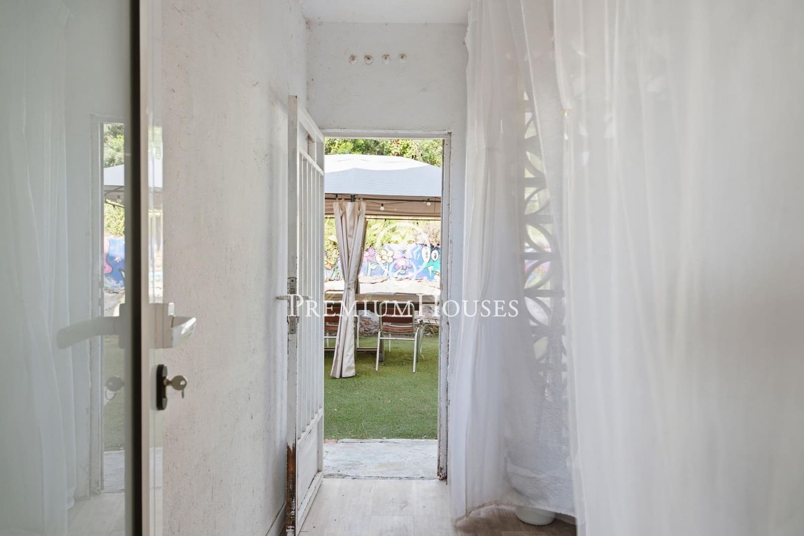 5 bedroom Villa for sale in Castelldefels with pool garage - € 1,330,000 (Ref: 9922538)