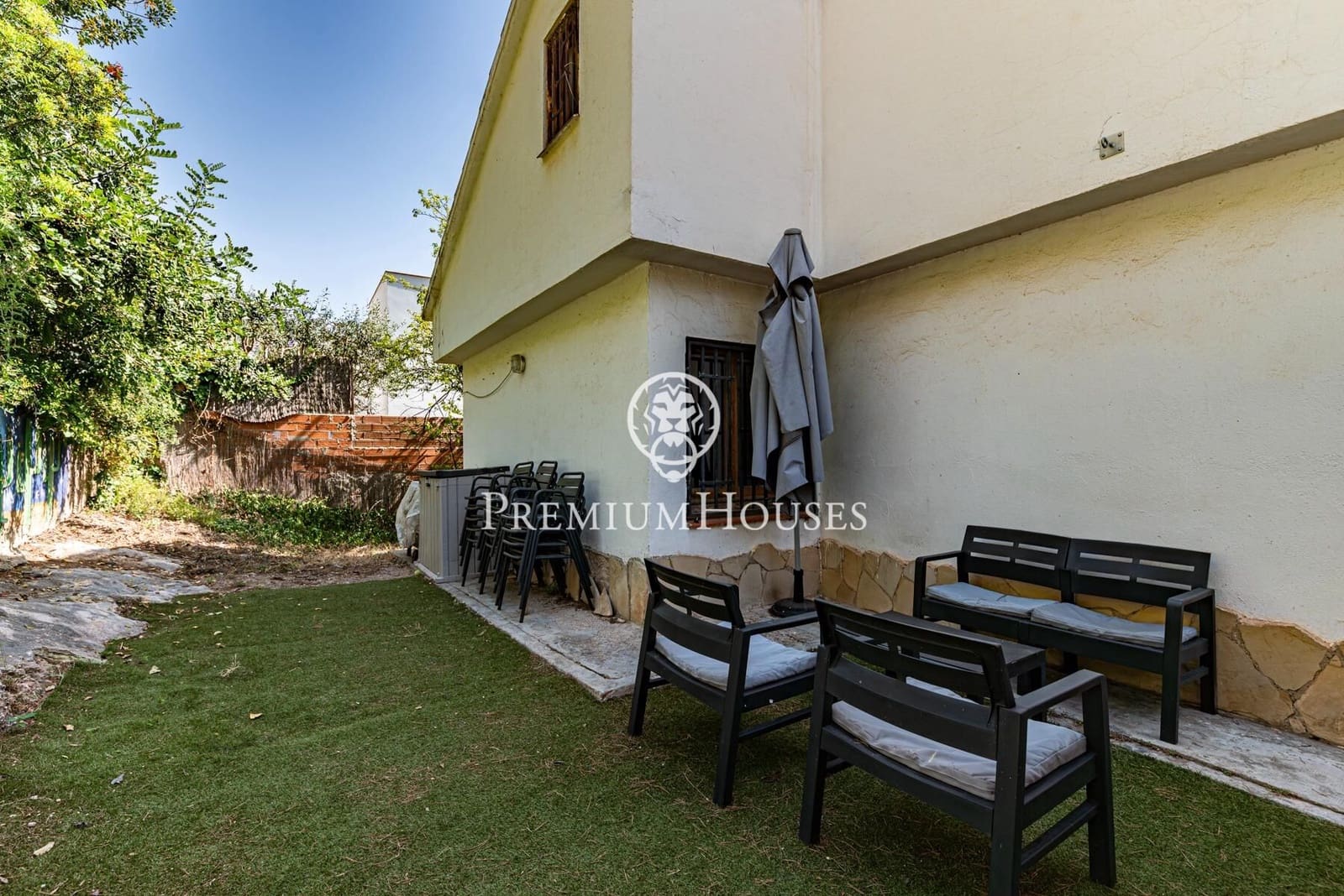 5 bedroom Villa for sale in Castelldefels with pool garage - € 1,330,000 (Ref: 9922538)