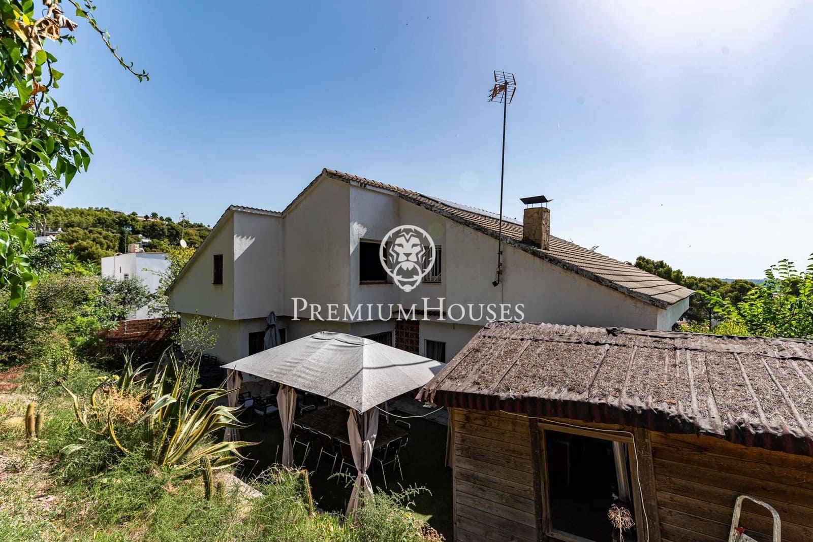 5 bedroom Villa for sale in Castelldefels with pool garage - € 1,330,000 (Ref: 9922538)
