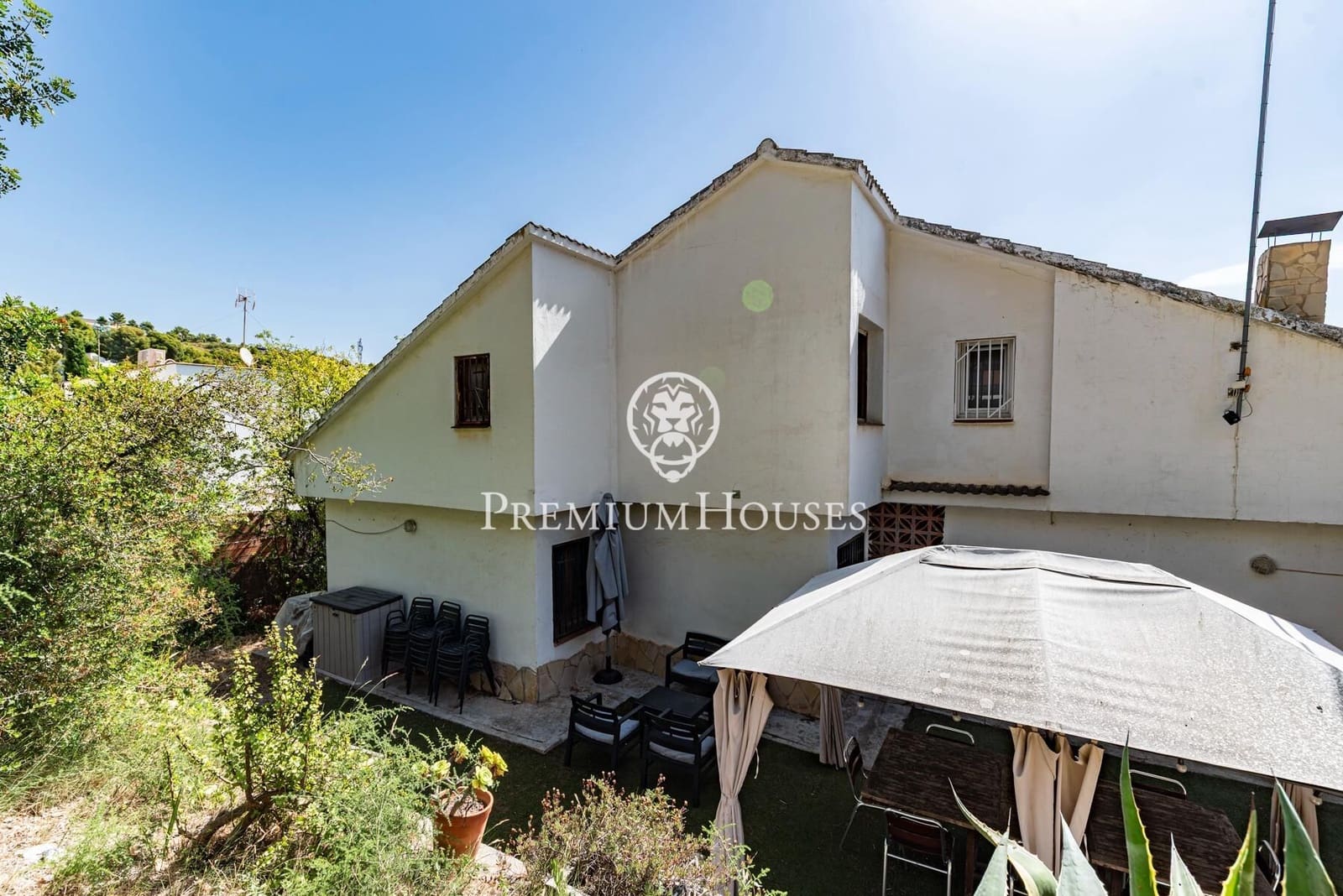 5 bedroom Villa for sale in Castelldefels with pool garage - € 1,330,000 (Ref: 9922538)