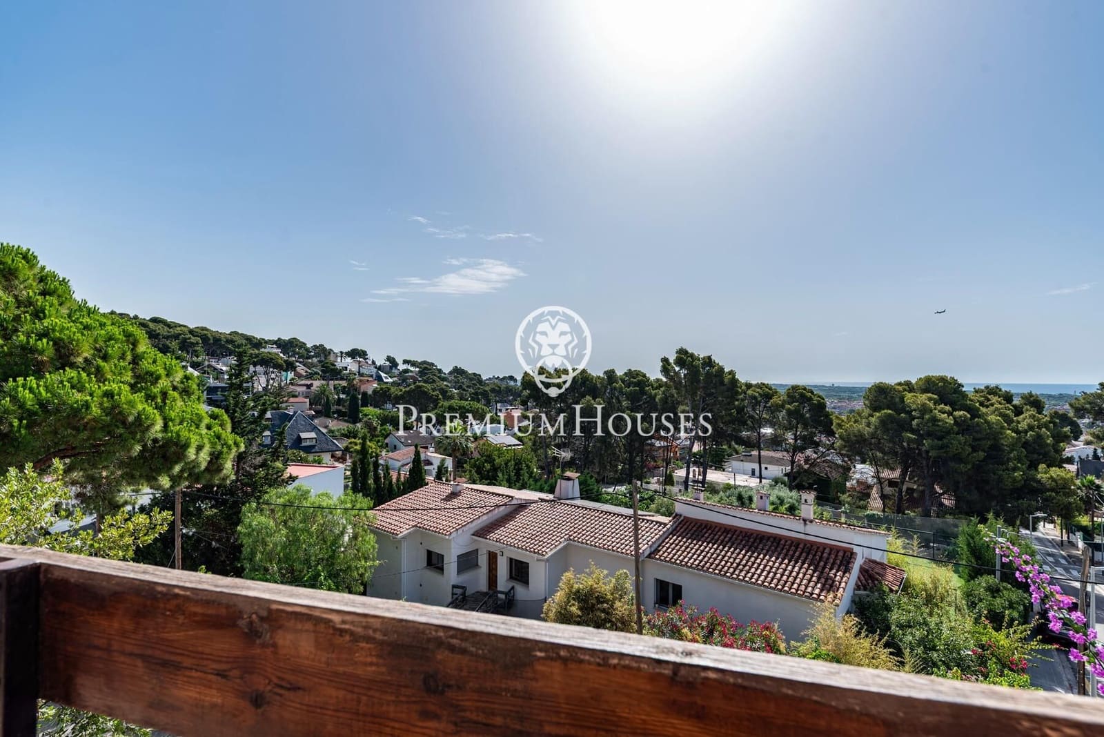 5 bedroom Villa for sale in Castelldefels with pool garage - € 1,330,000 (Ref: 9922538)