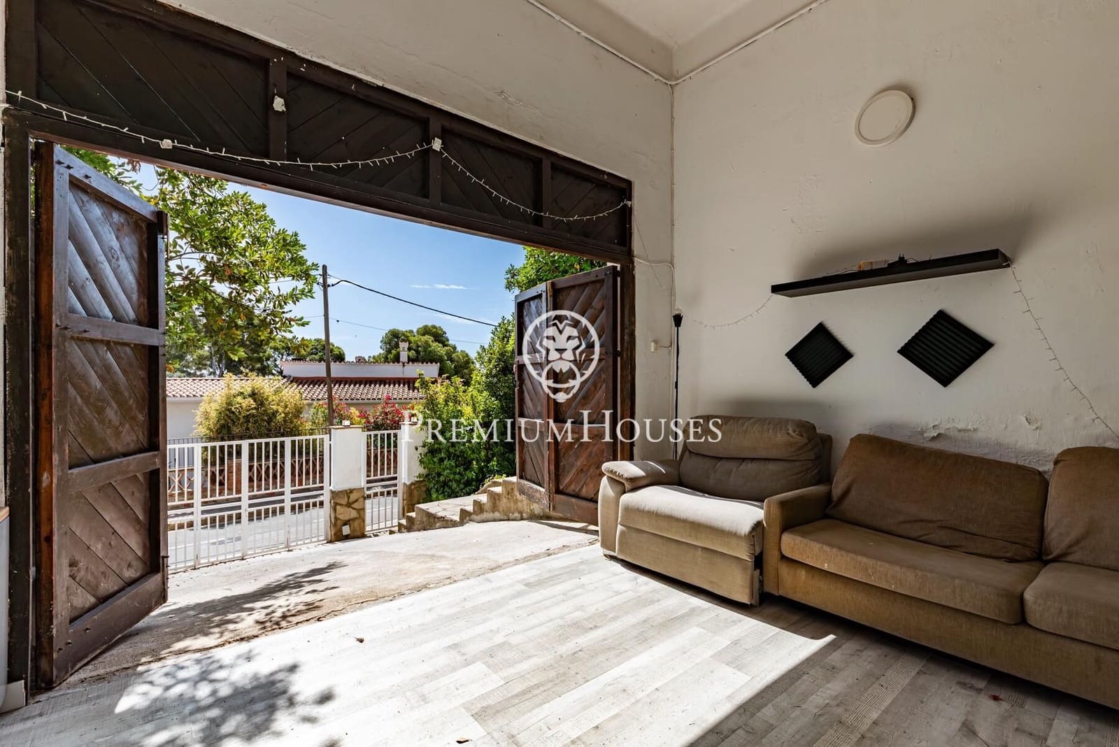 5 bedroom Villa for sale in Castelldefels with pool garage - € 1,330,000 (Ref: 9922538)