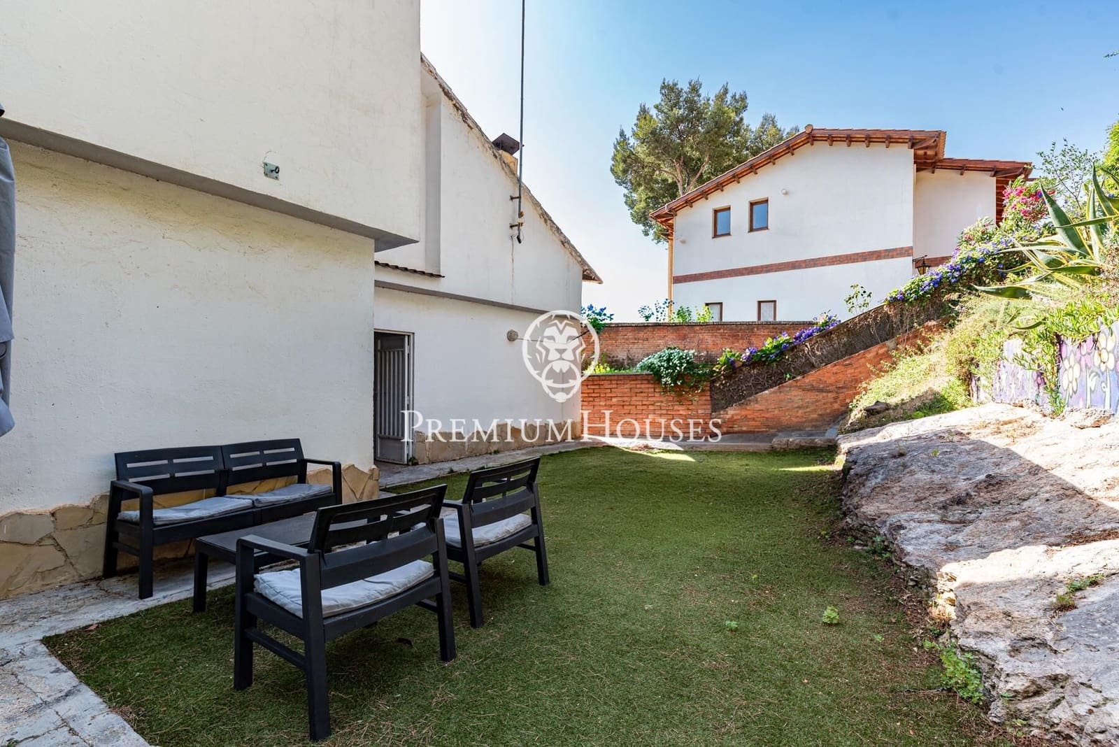 5 bedroom Villa for sale in Castelldefels with pool garage - € 1,330,000 (Ref: 9922538)