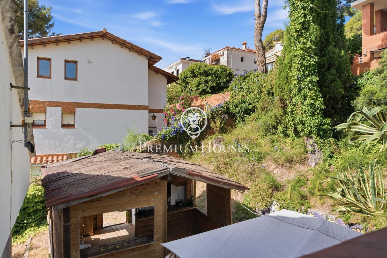 5 bedroom Villa for sale in Castelldefels with pool garage - € 1,330,000 (Ref: 9922538)