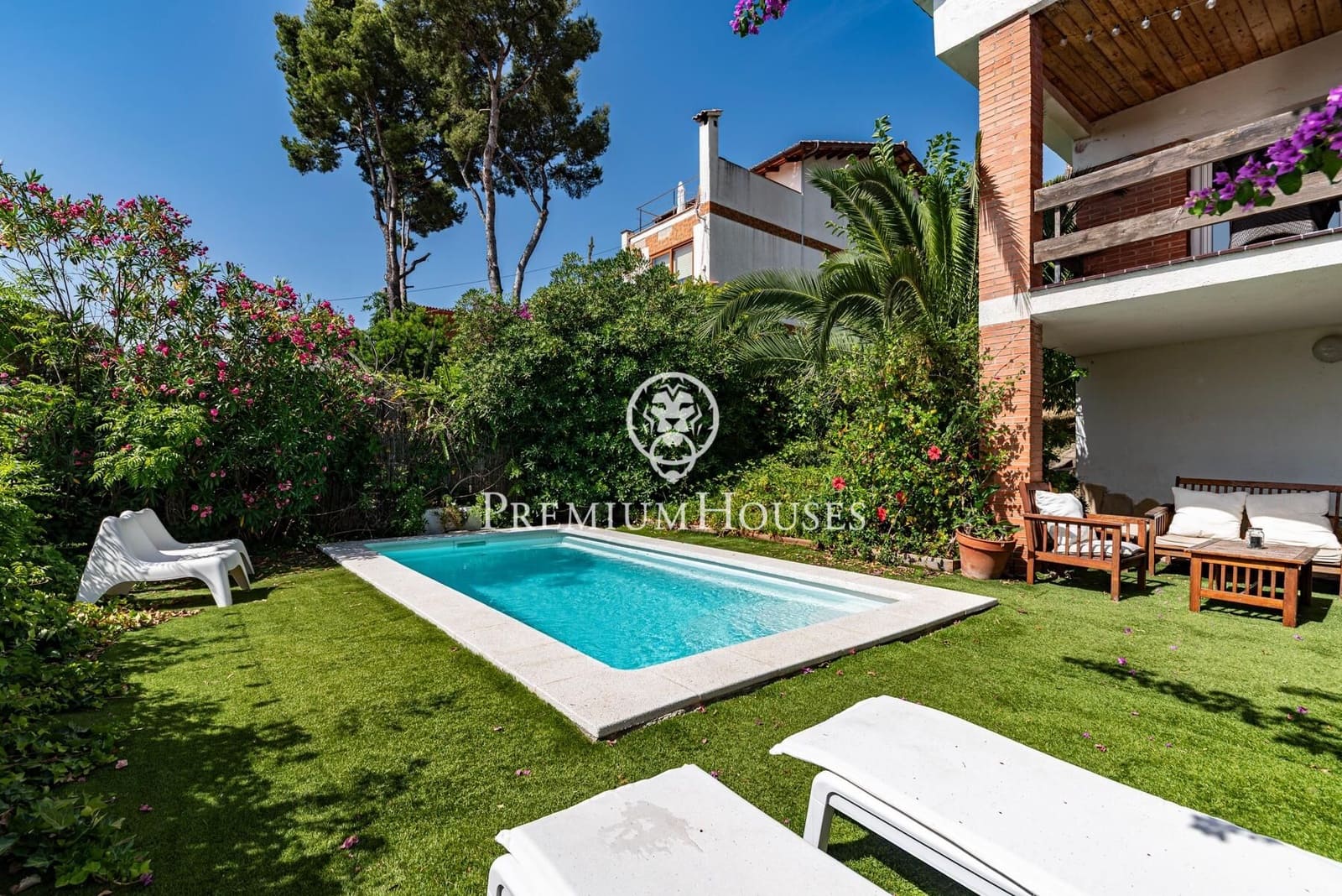 5 bedroom Villa for sale in Castelldefels with pool garage - € 1,330,000 (Ref: 9922538)