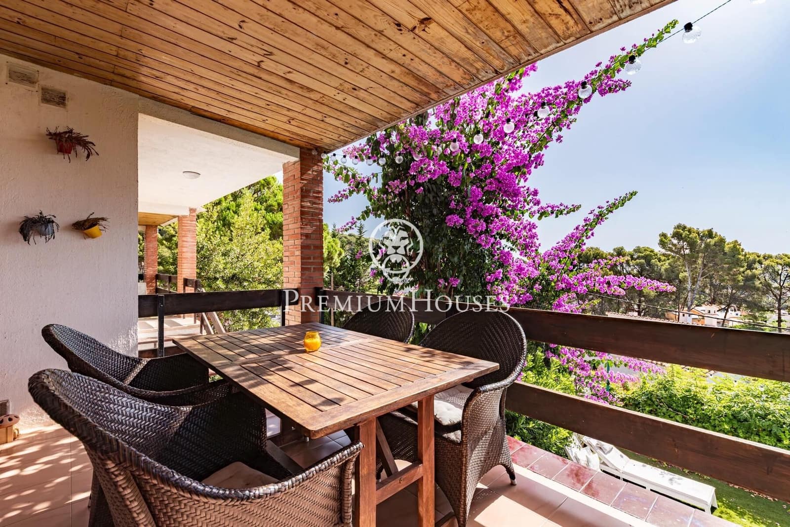 5 bedroom Villa for sale in Castelldefels with pool garage - € 1,330,000 (Ref: 9922538)