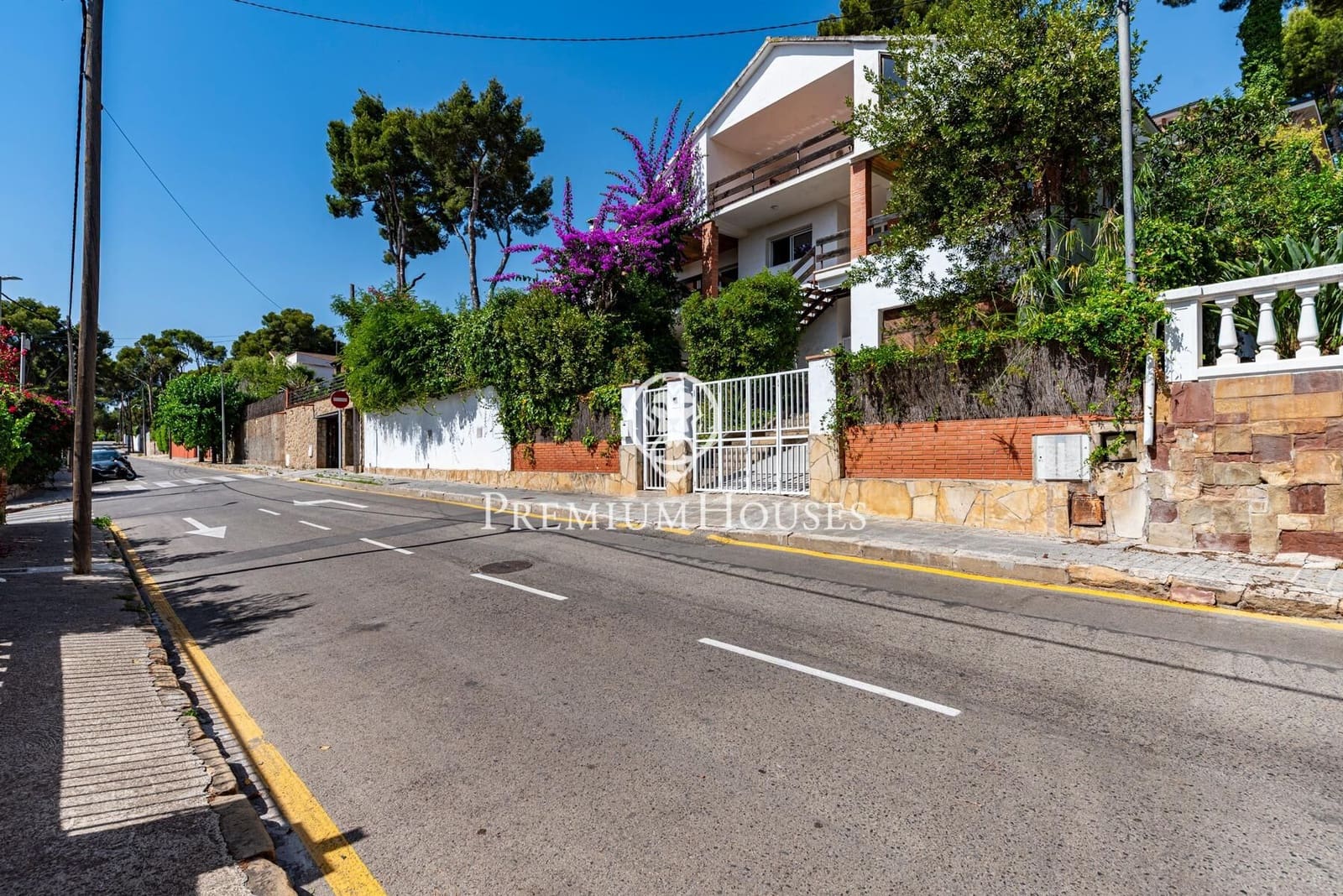 5 bedroom Villa for sale in Castelldefels with pool garage - € 1,330,000 (Ref: 9922538)