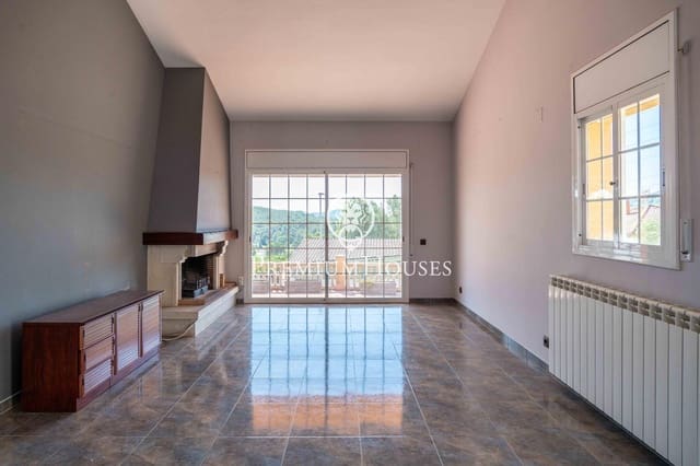 4 Zimmer Villa zu verkaufen in Begues mit Pool Garage - 565.000 € (Ref: 9936569)
